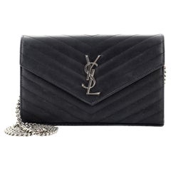 Saint Laurent Klassische Monogramm-Brieftasche an Kette Matelasse Chevron Leder