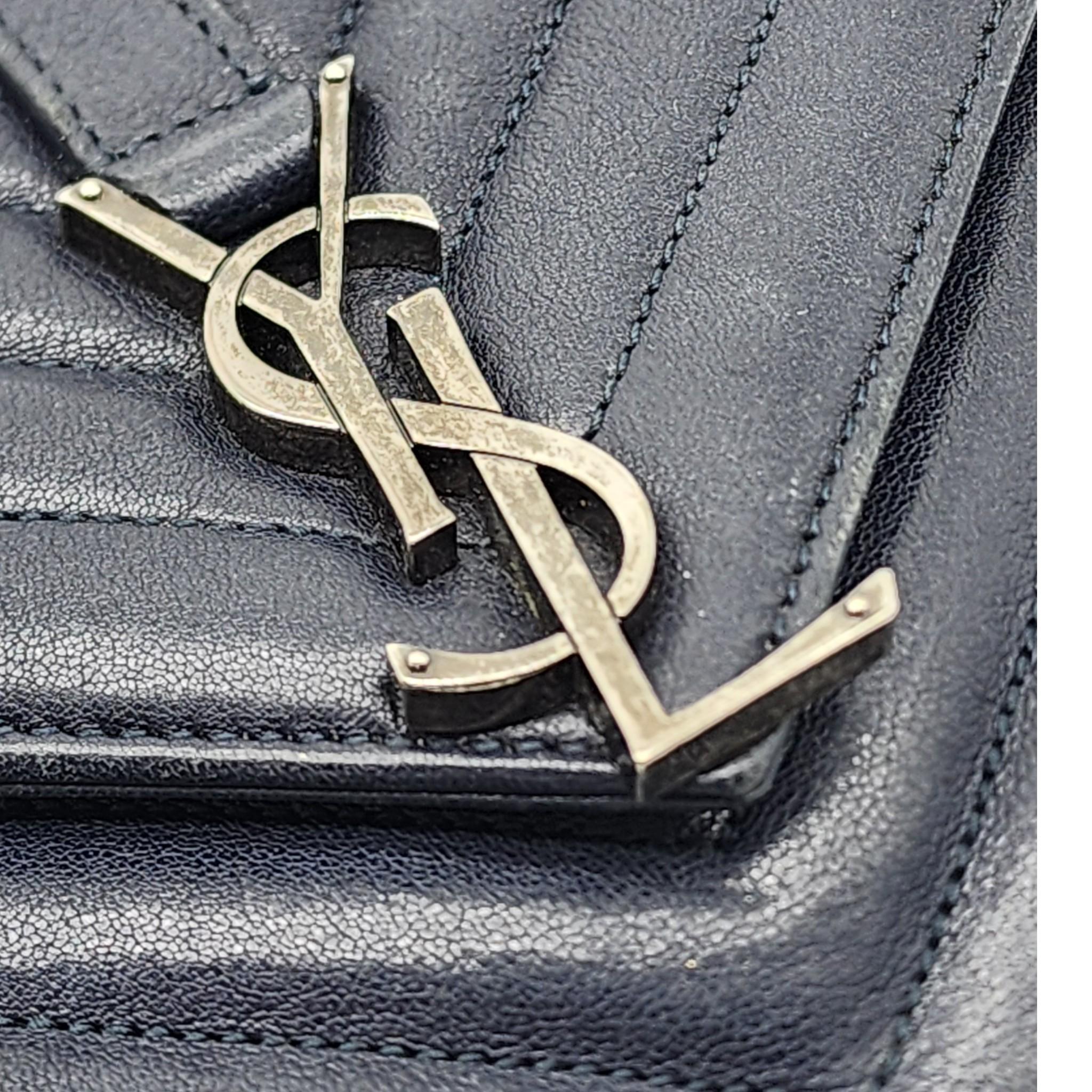 Women's Saint Laurent College Medium Chain Bag - Leather - Blue For Sale