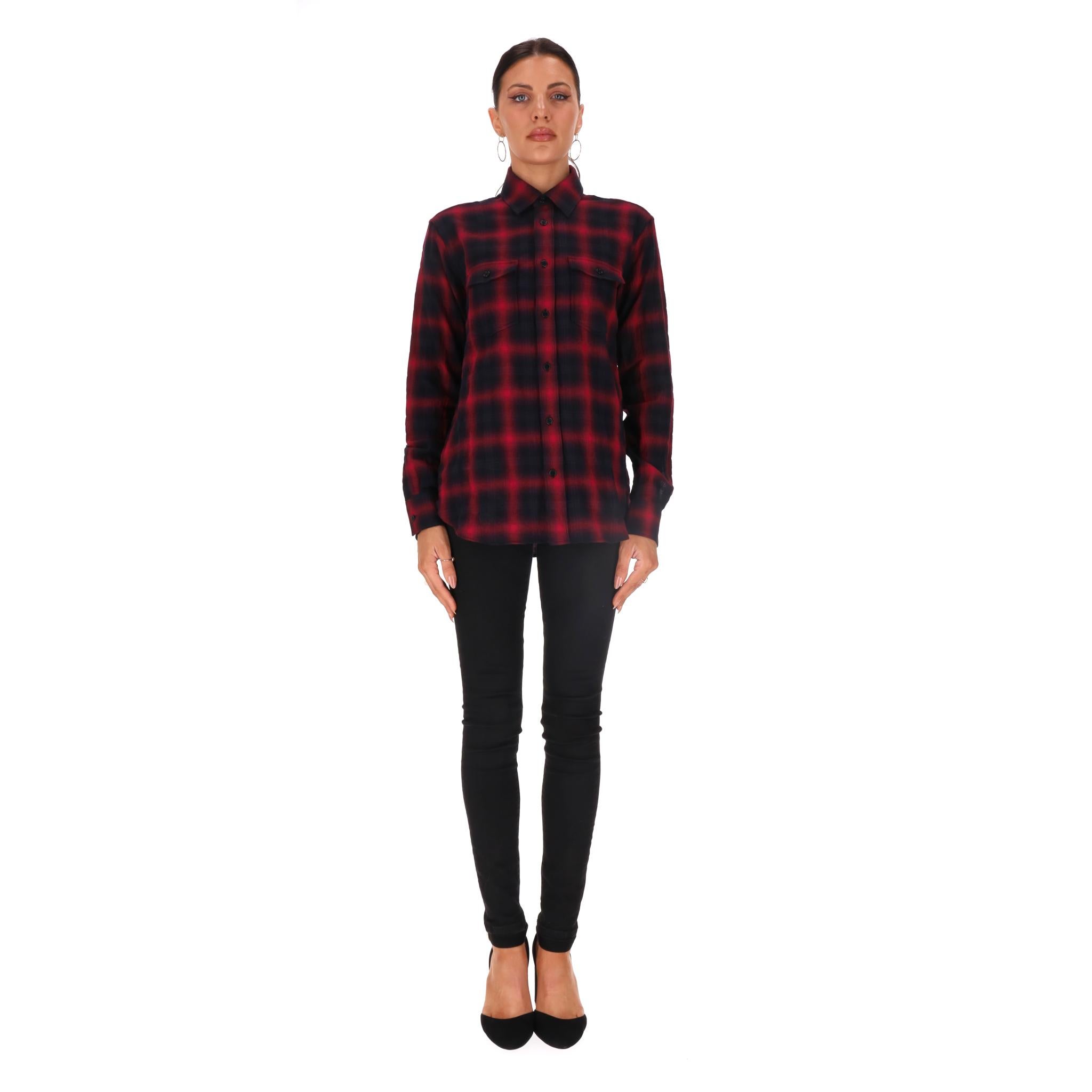 Saint Laurent Cotton Checked Shirt

Black and red checked shirt crafted from cotton.

Featuring a classic collar, button centre fastening and flap chest pocket.

Rrp Approx. £750

Size – L

Condition – Very Good

Composition – 99% Cotton, 1% Elastane