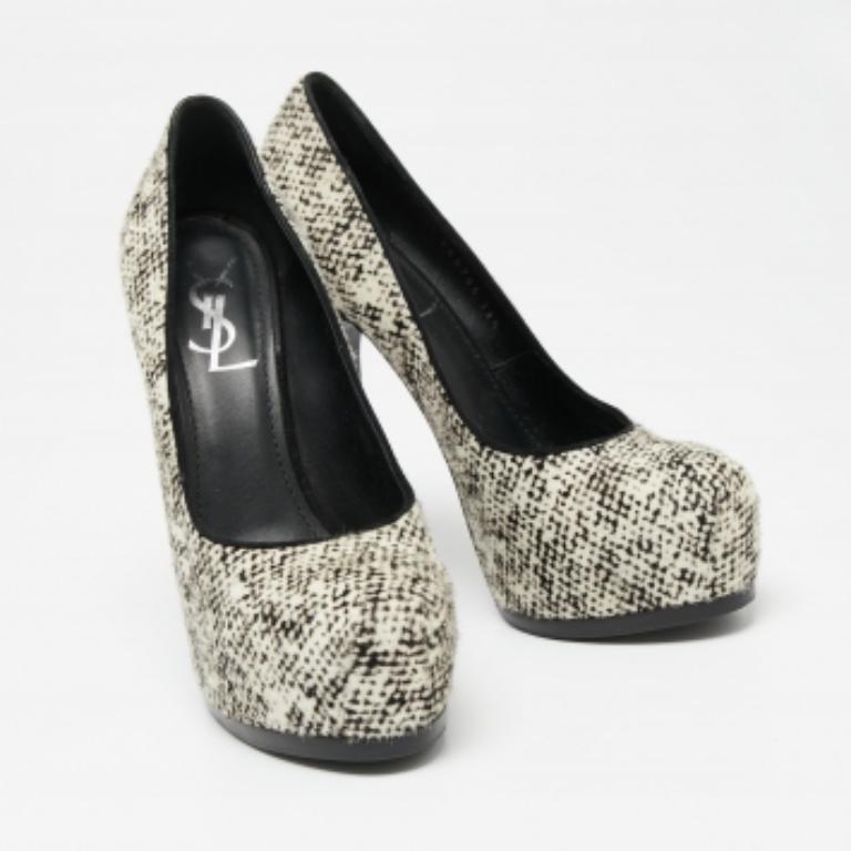 Fashionable and chic, these Tribtoo pumps from Saint Laurent will cut an alluring silhouette from day to night. Crafted from calf hair, the pumps have dual shades, concealed platforms, and 15 cm heels.