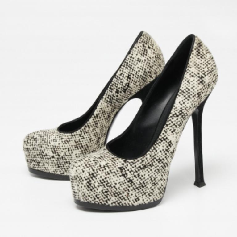 Saint Laurent  Cream/Black Calf Hair Tribtoo Platform Pumps Size 38.5 In Good Condition For Sale In Dubai, Al Qouz 2