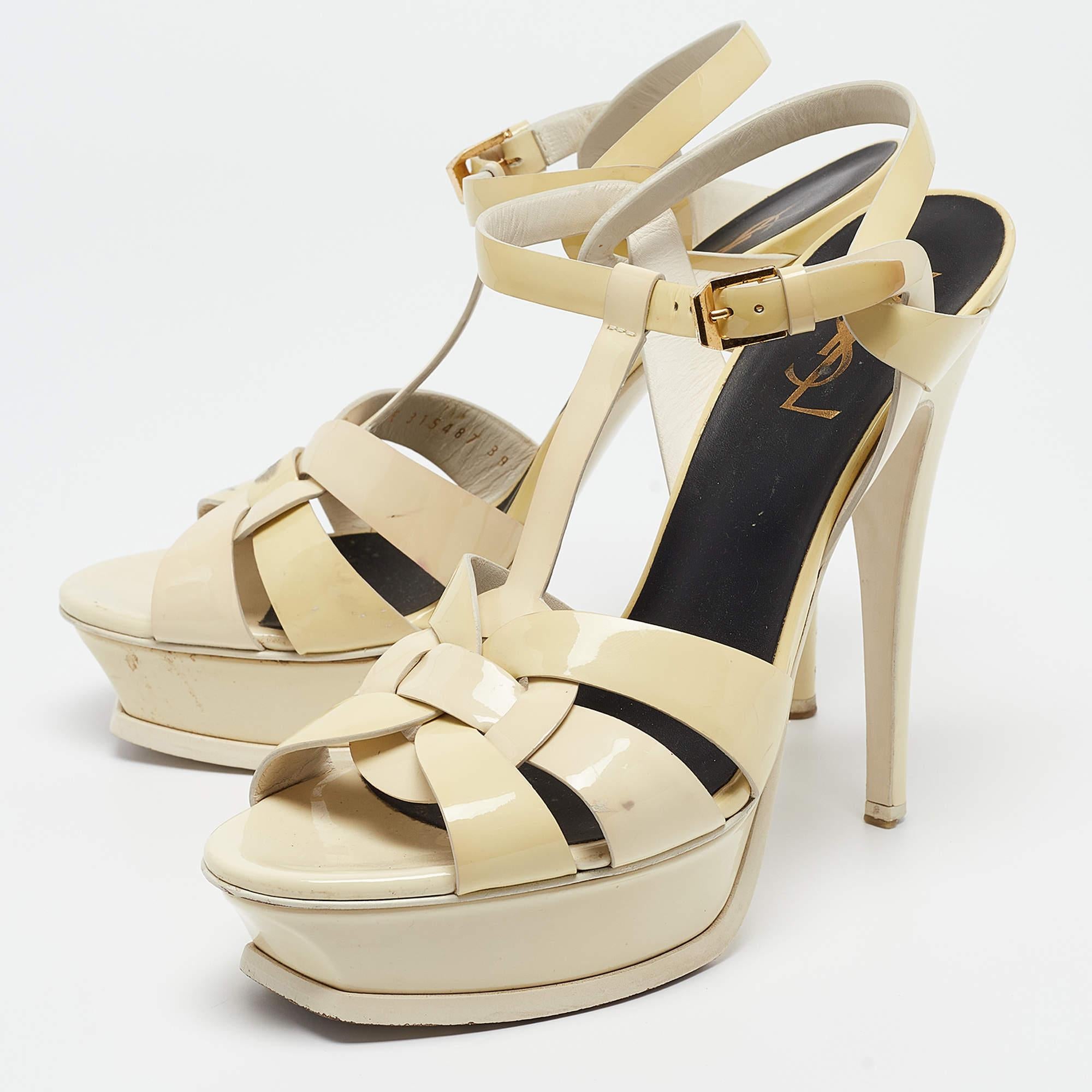 These sandals will frame your feet in an elegant manner. Crafted from quality materials, they display a classy design and comfortable insoles.
