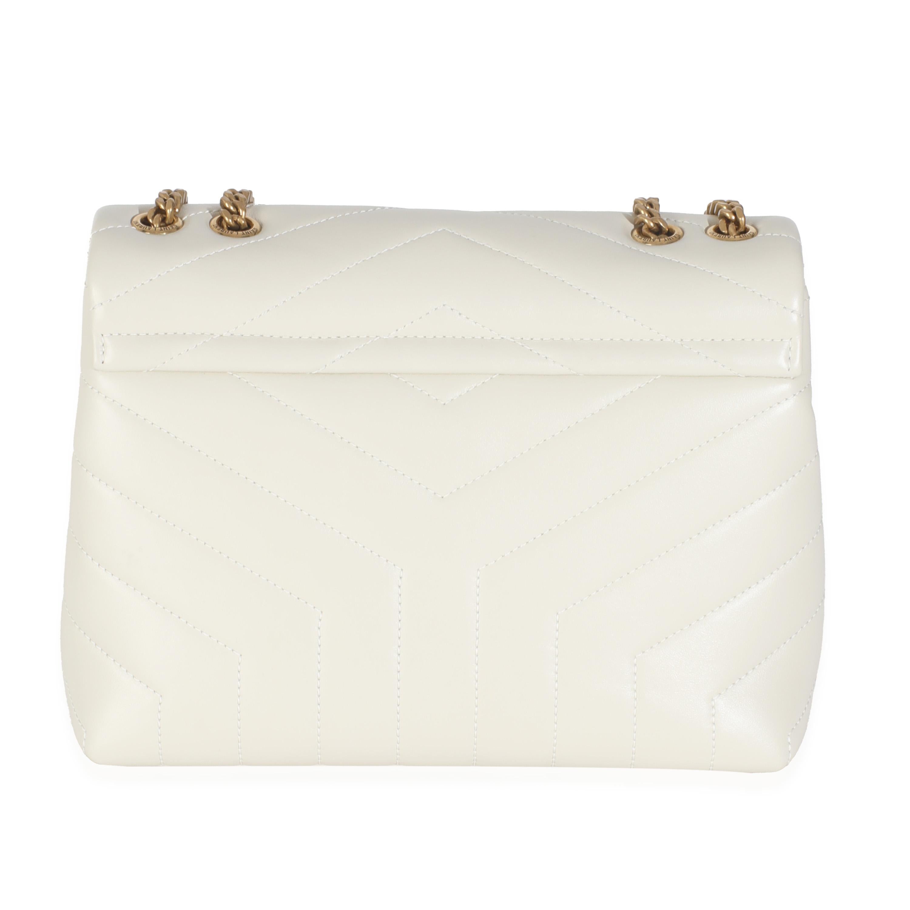 Titel der Auflistung: Saint Laurent Crema Weiches Kalbsleder Y Gesteppt Kleine Loulou Kette Satchel
SKU: 146100
Zustand: Gebraucht 
Beschreibung des Zustands: Benannt nach Loulou de la Falaise, ist die Loulou Tasche von Saint Laurent eine Ode an
