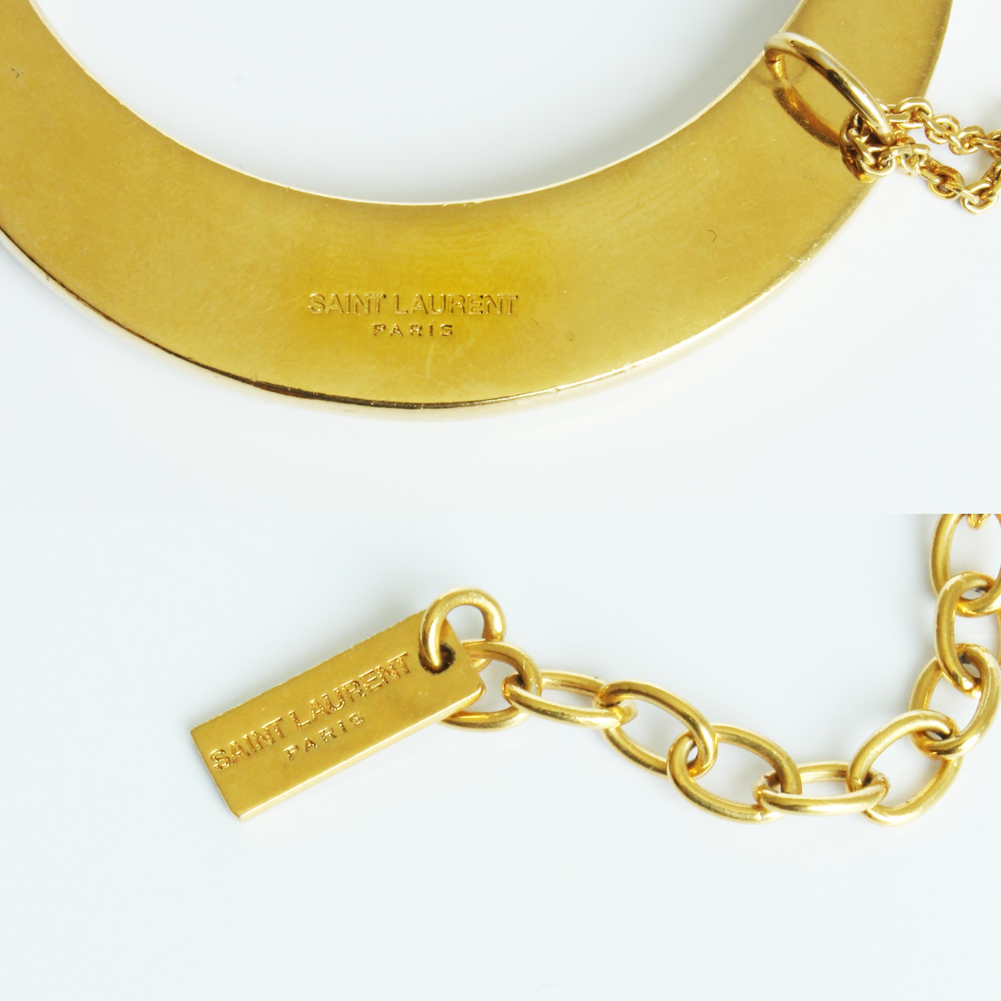 Saint Laurent Collana con ciondolo a forma di mezzaluna Oversize Catena in metallo dorato EUC in vendita 5