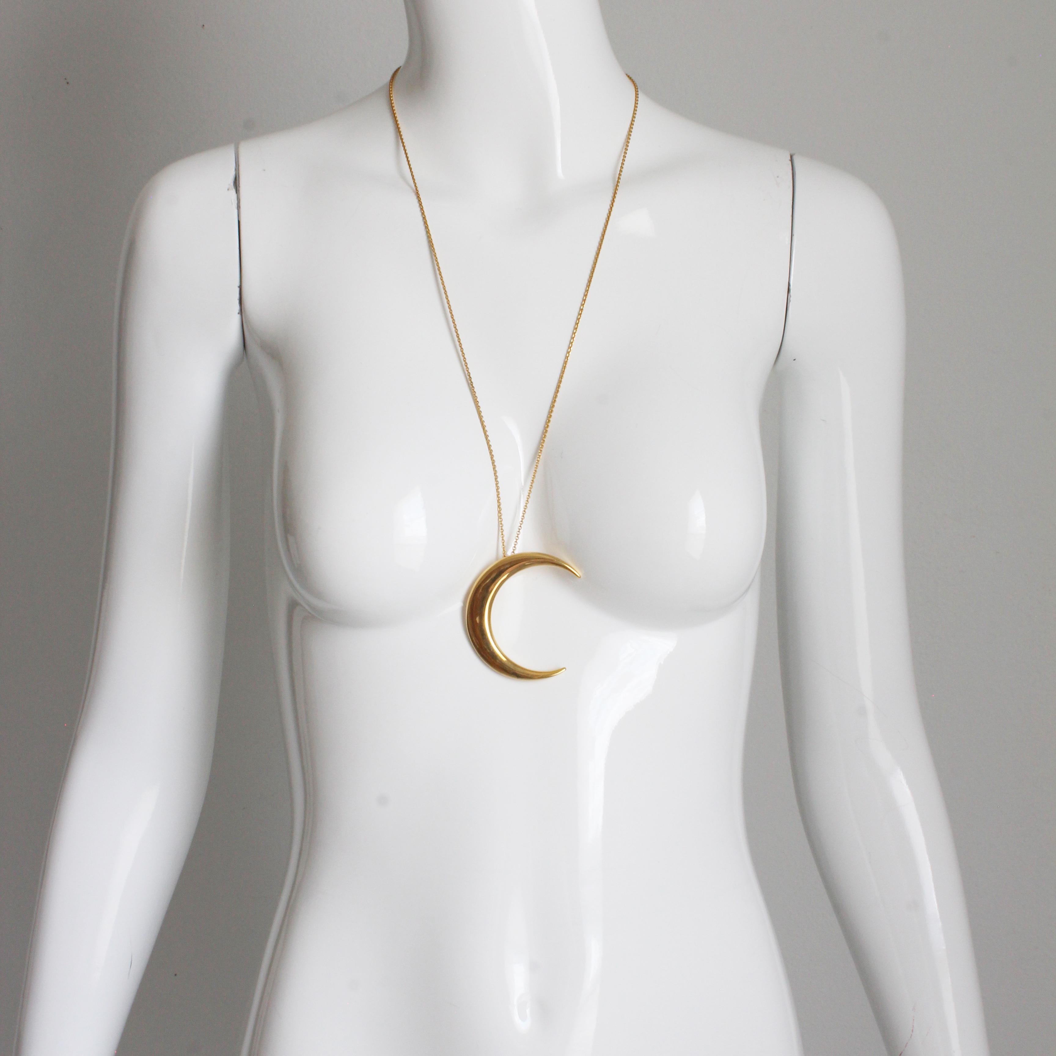 da uomo o donna Saint Laurent Collana con ciondolo a forma di mezzaluna Oversize Catena in metallo dorato EUC in vendita