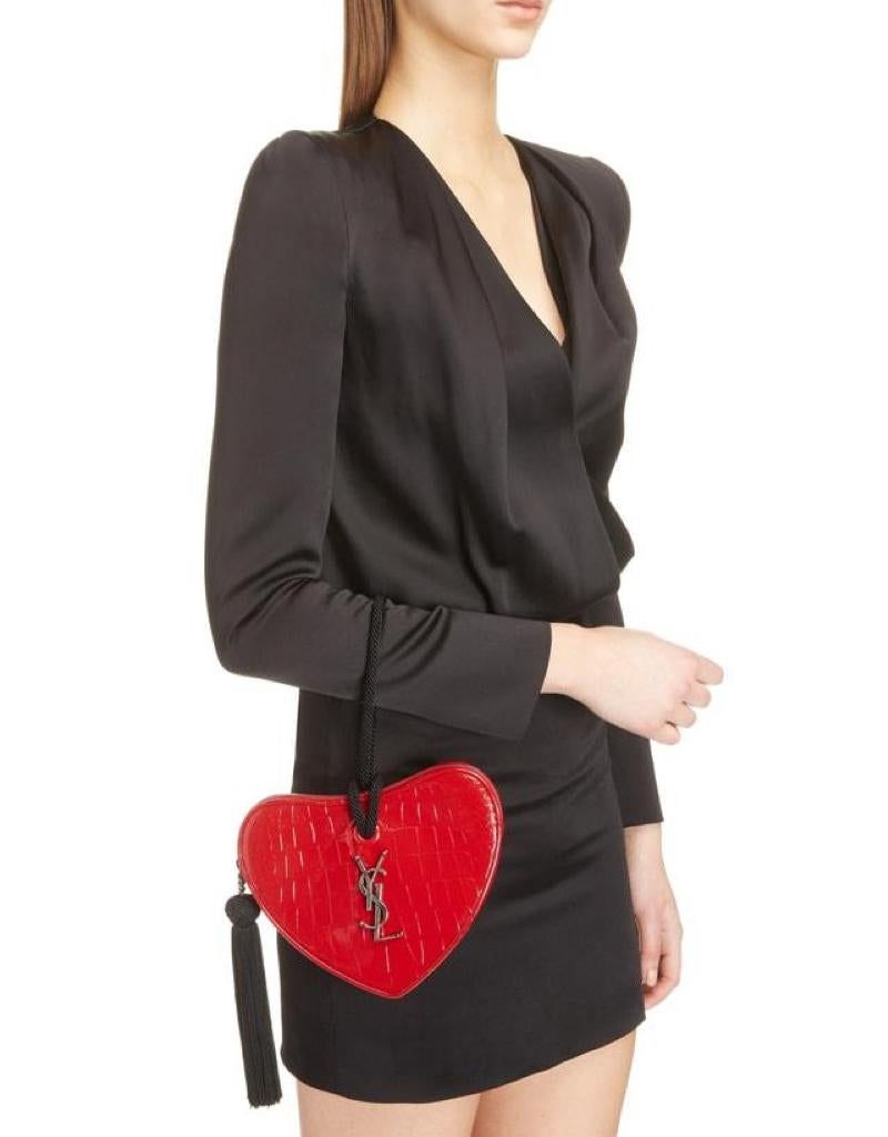 Saint Laurent Croc Embossed Sac Coeur Heart Clutch - Red In New Condition In Montreal, Quebec