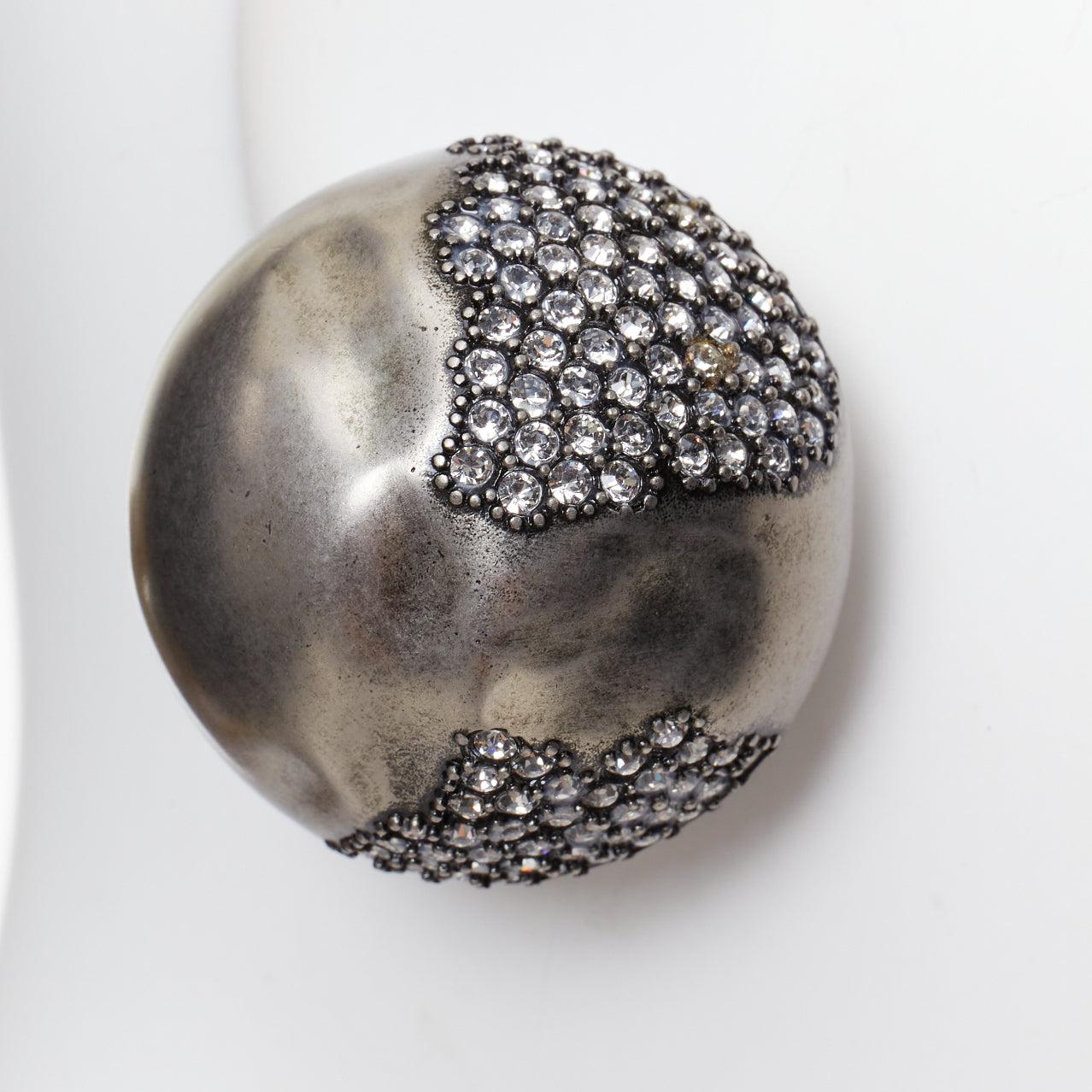 SAINT LAURENT orecchini a clip con cupola in metallo argentato impreziositi da cristalli Pair in vendita 1