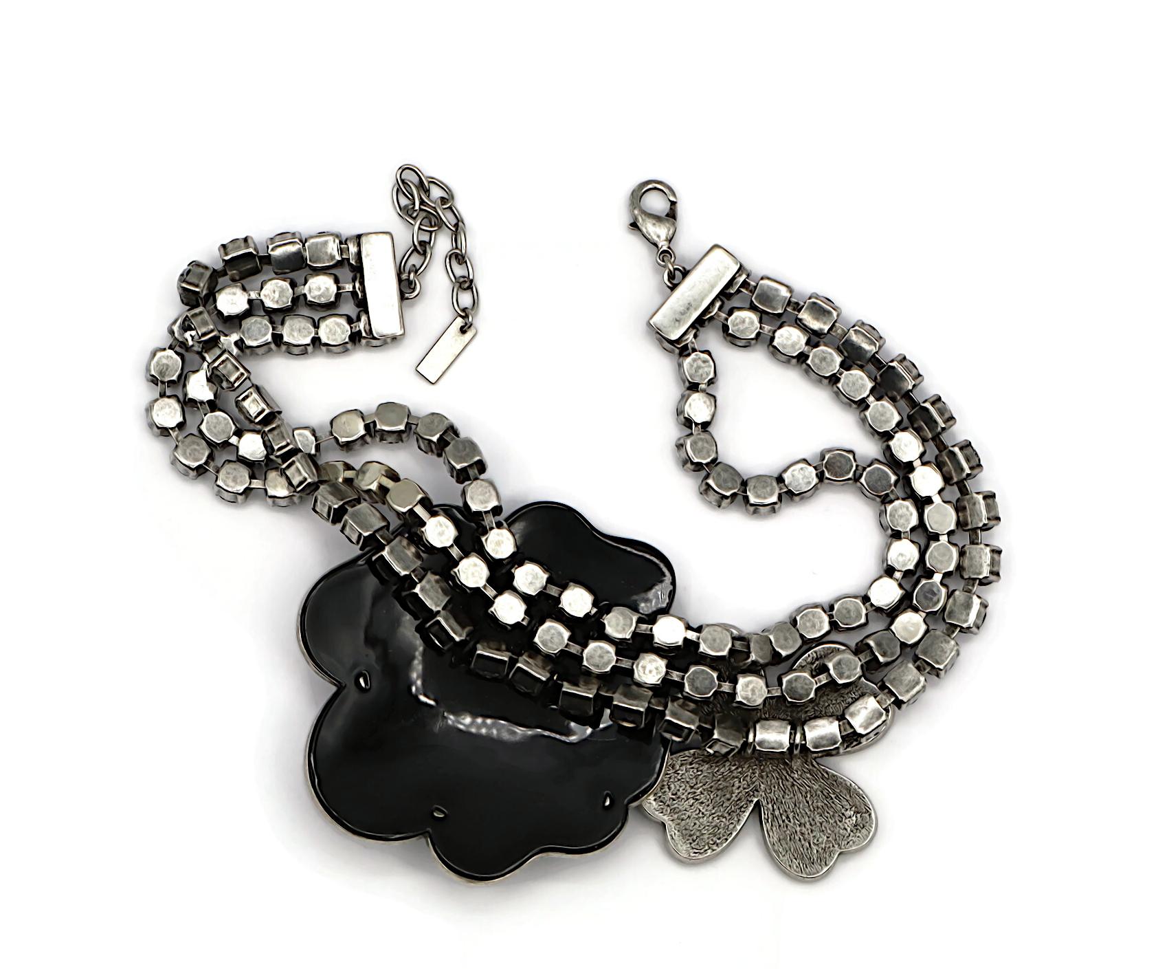 SAINT LAURENT Collana girocollo con cuore di cristallo e fiore di trifoglio in tonalità argento in vendita 8