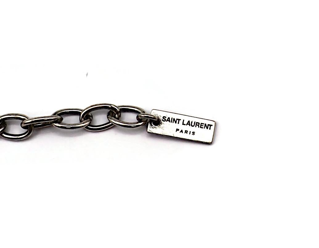SAINT LAURENT Collana girocollo con cuore di cristallo e fiore di trifoglio in tonalità argento in vendita 9