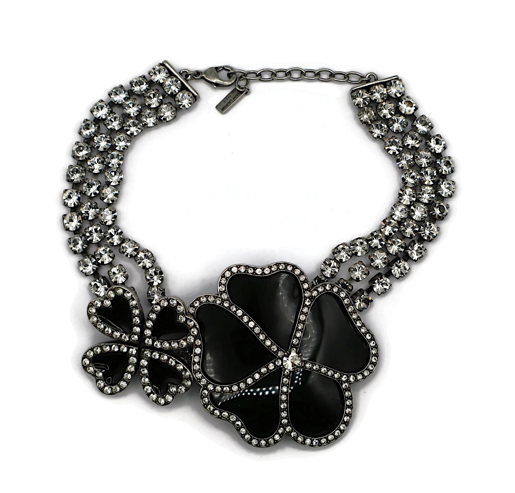 Donna SAINT LAURENT Collana girocollo con cuore di cristallo e fiore di trifoglio in tonalità argento in vendita