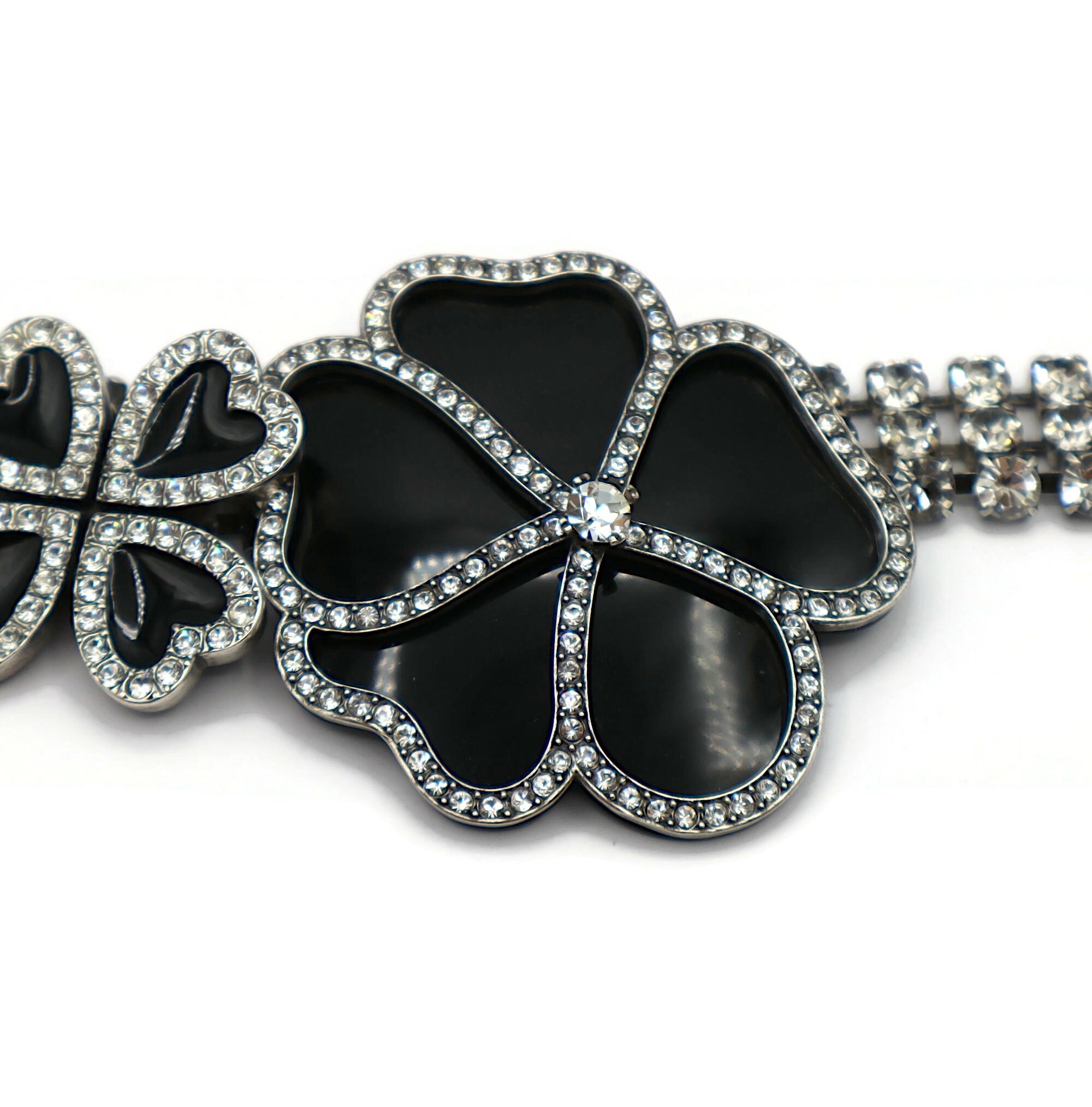 SAINT LAURENT Collana girocollo con cuore di cristallo e fiore di trifoglio in tonalità argento in vendita 4