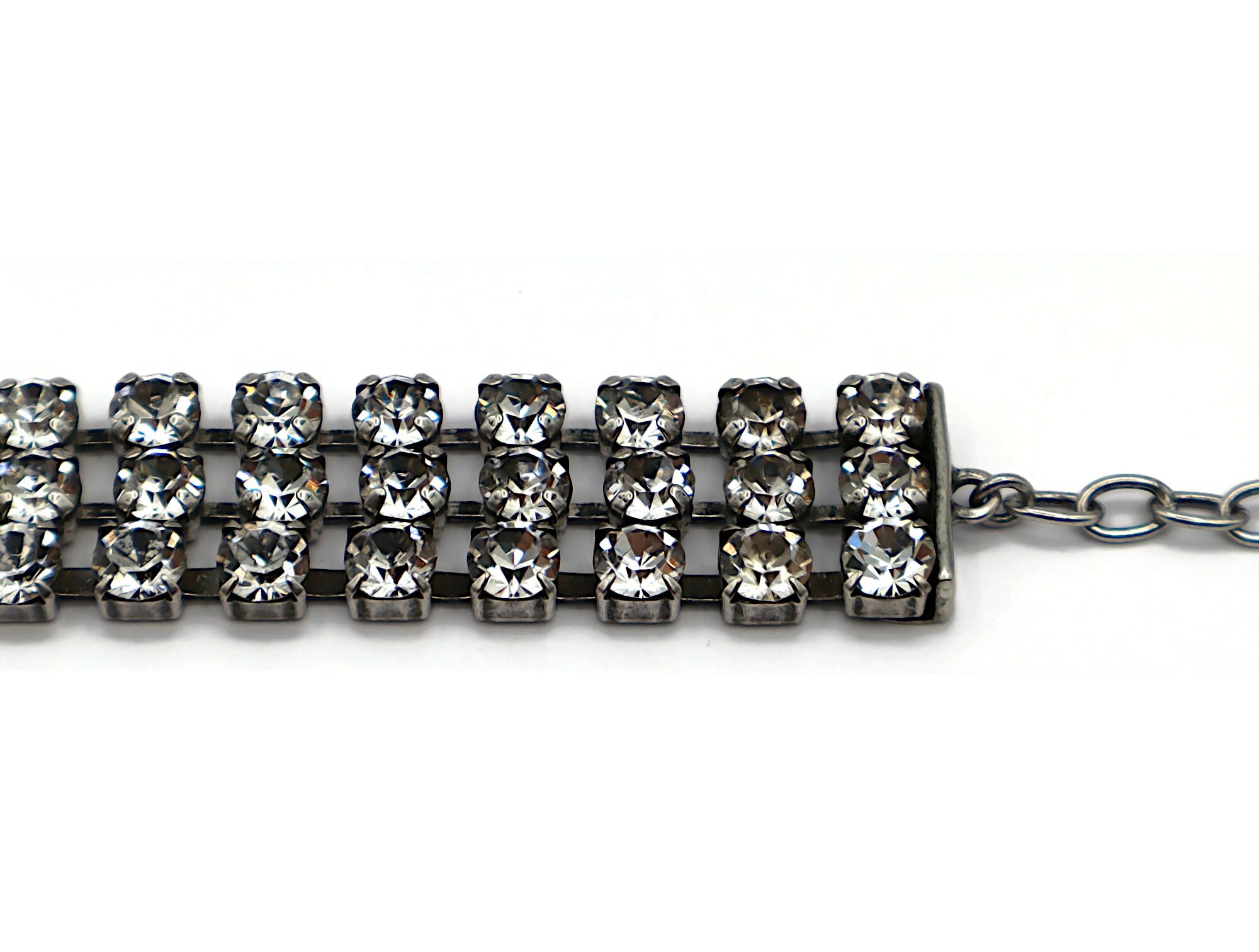 SAINT LAURENT Collana girocollo con cuore di cristallo e fiore di trifoglio in tonalità argento in vendita 6