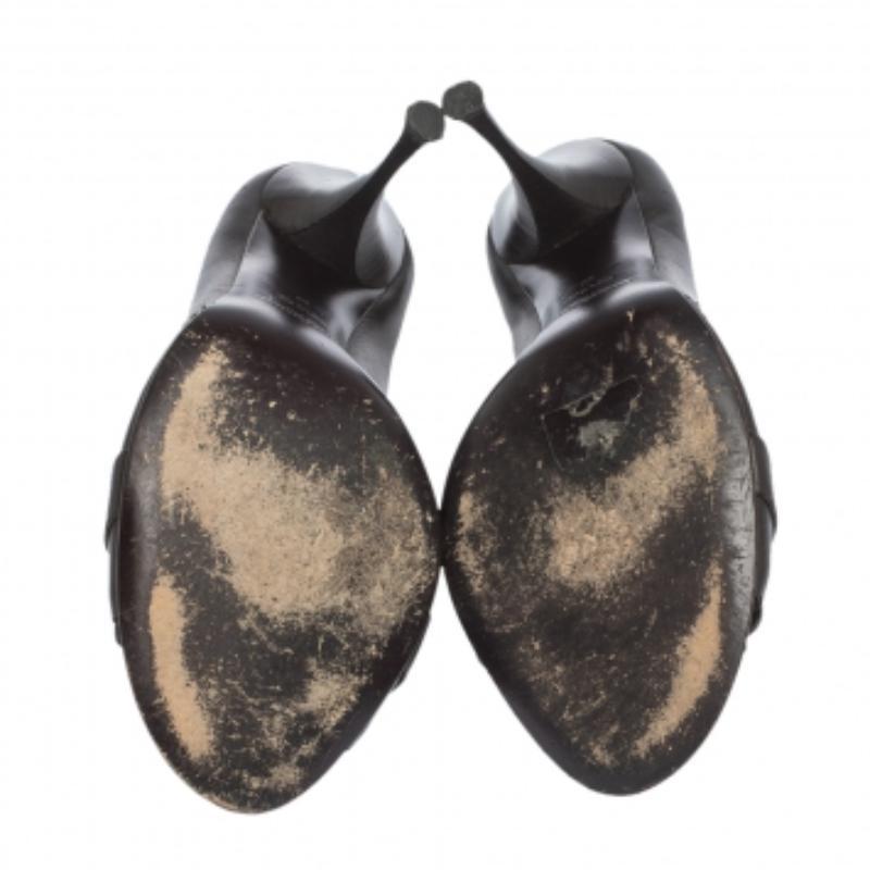 Noir Saint Laurent - Escarpins en cuir marron foncé avec boucle et frange Taille 39.5 en vente