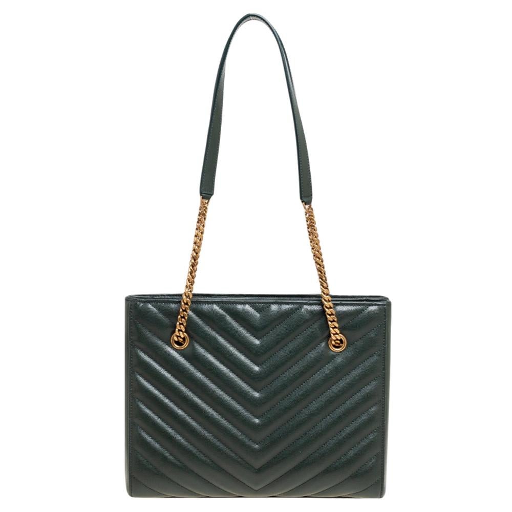 Elegance meets luxury in this Tribeca bag from the house of Saint Laurent. Crafted in black leather, this tote bag features a chevron-quilted exterior and a well-sized interior for your essentials.

Includes: Original Box, Info Booklet, Original