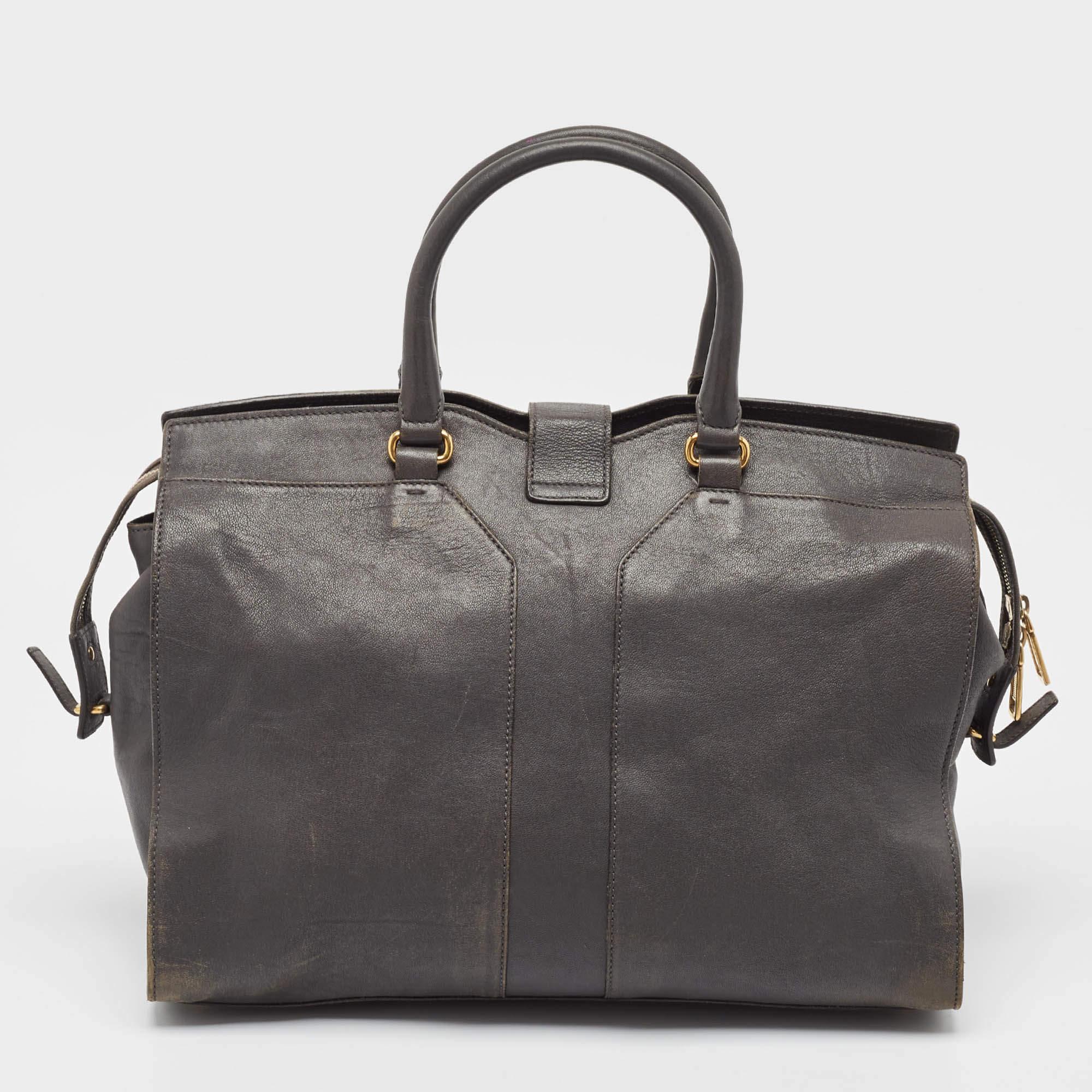 Saint Laurent grand cabas Chyc Fourre-tout en cuir gris foncé Bon état à Dubai, Al Qouz 2