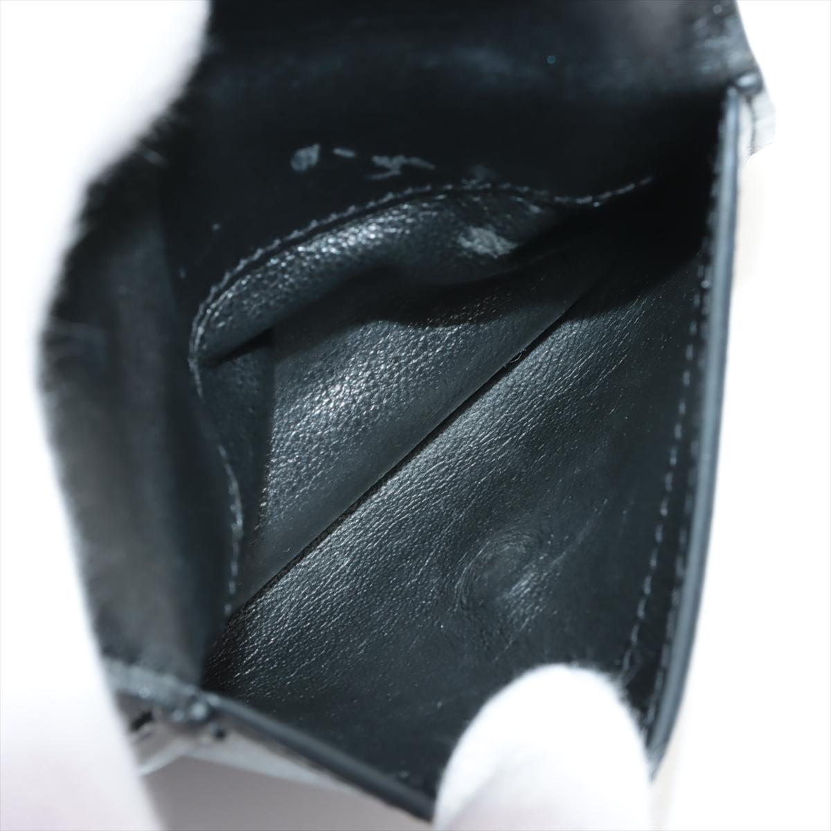Saint Laurent Double V Flap Short Leather Wallet For Sale 4
