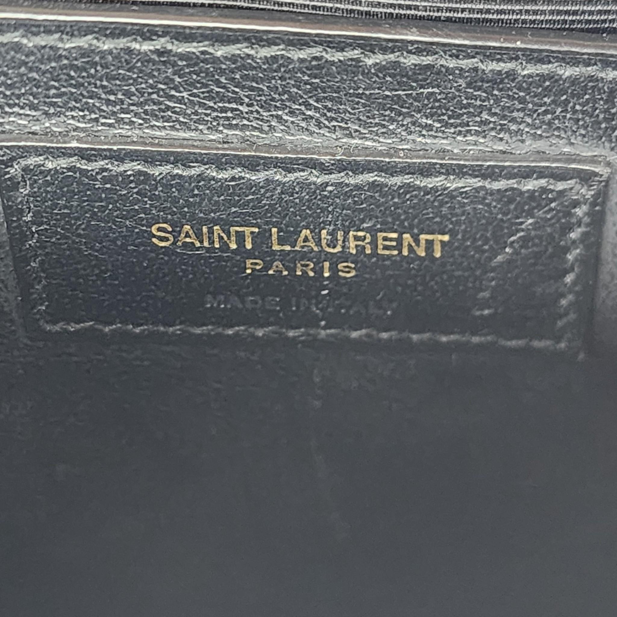 Saint Laurent Envelope Shoulder Bag - Grain de Poudre Leather - Beige For Sale 4