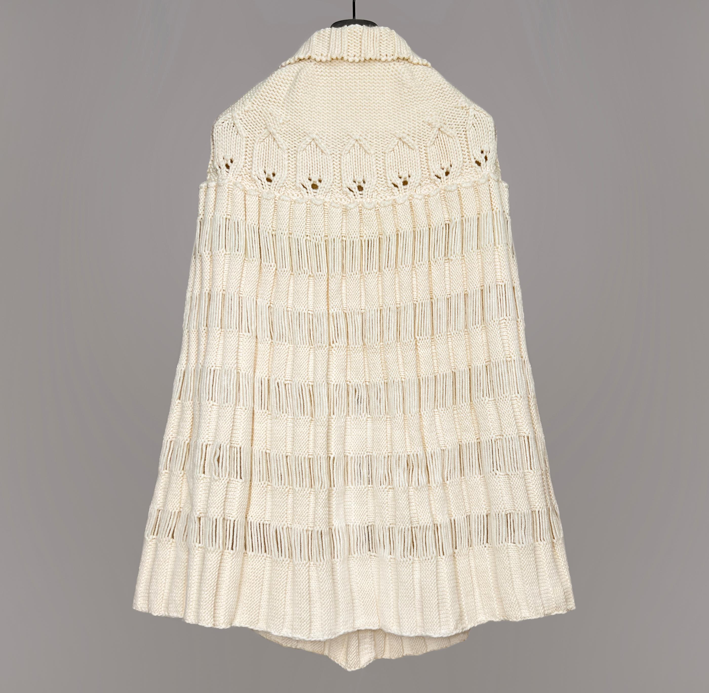 White Saint Laurent  F/W 2015 by Hedi Slimane Pre-Owned chunky knit crochet poncho