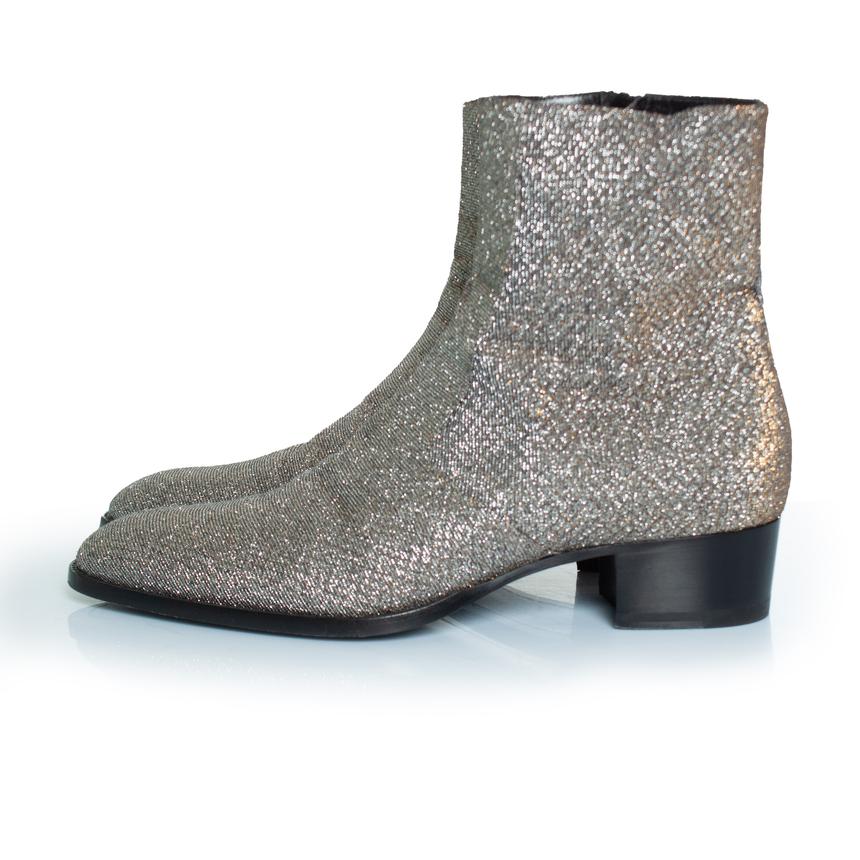 Saint Laurent, bottes Wyatt pailletées viper night fw16. L'article est en très bon état.

CONDITION : très bon état.

TAILLE : 44

DIMENSIONS DE LA SEMELLE INTÉRIEURE : 29.5 cm

MESURES DU TALON : 4,5 cm PLATEAU : 1 cm

Hauteur du manche : 17,5 cm