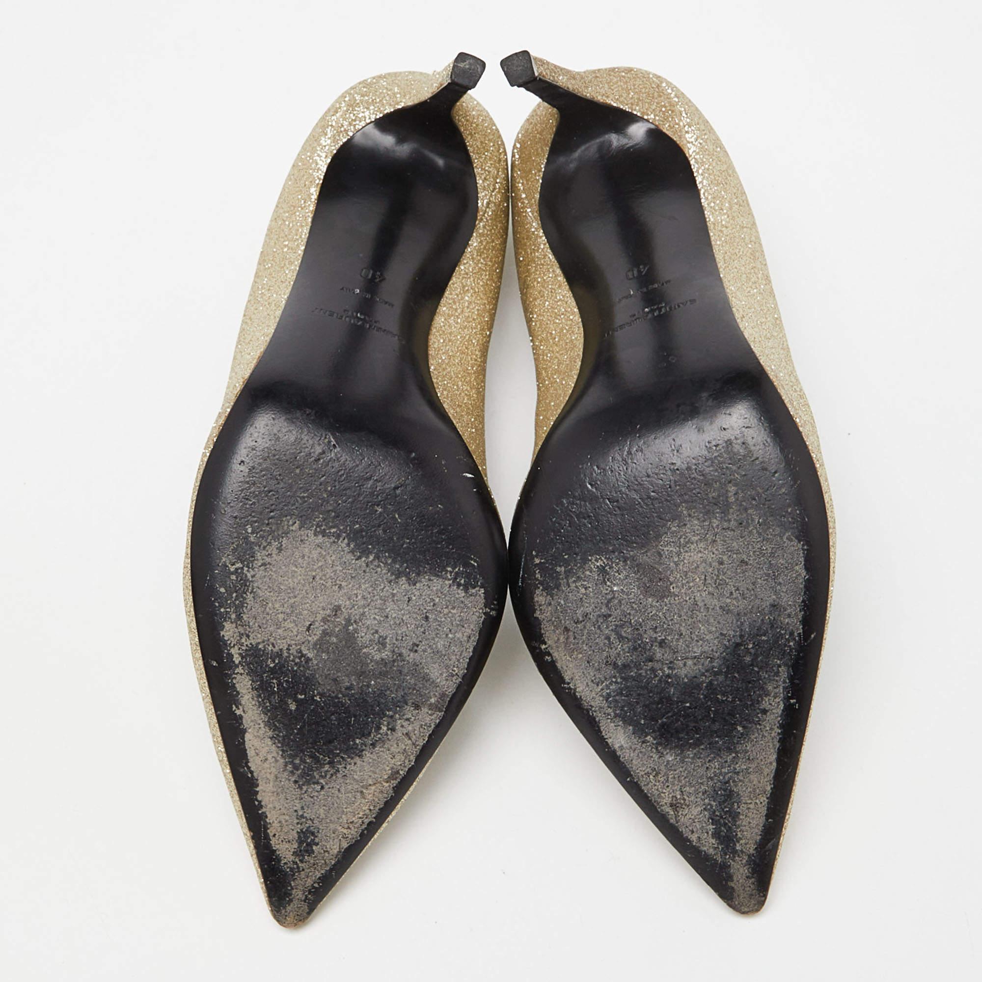 Saint Laurent - Escarpins à bout pointu en paillettes d'or - Taille 40 en vente 1