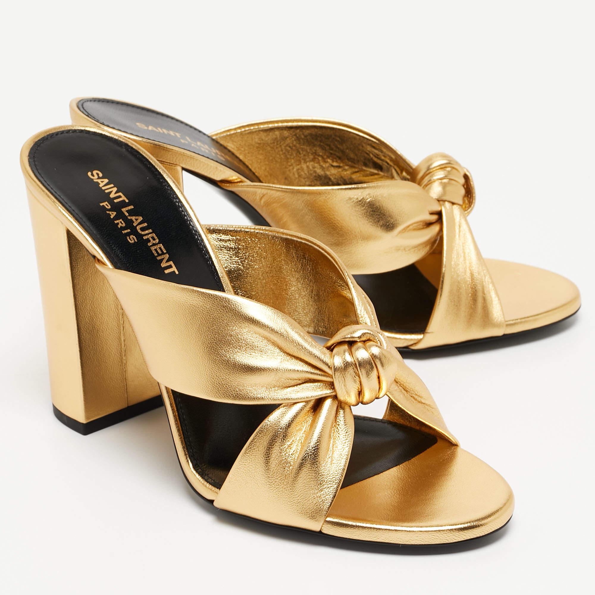 Saint Laurent Gold Gold Leather Bianca Slides Size 38.5 In Excellent Condition For Sale In Dubai, Al Qouz 2
