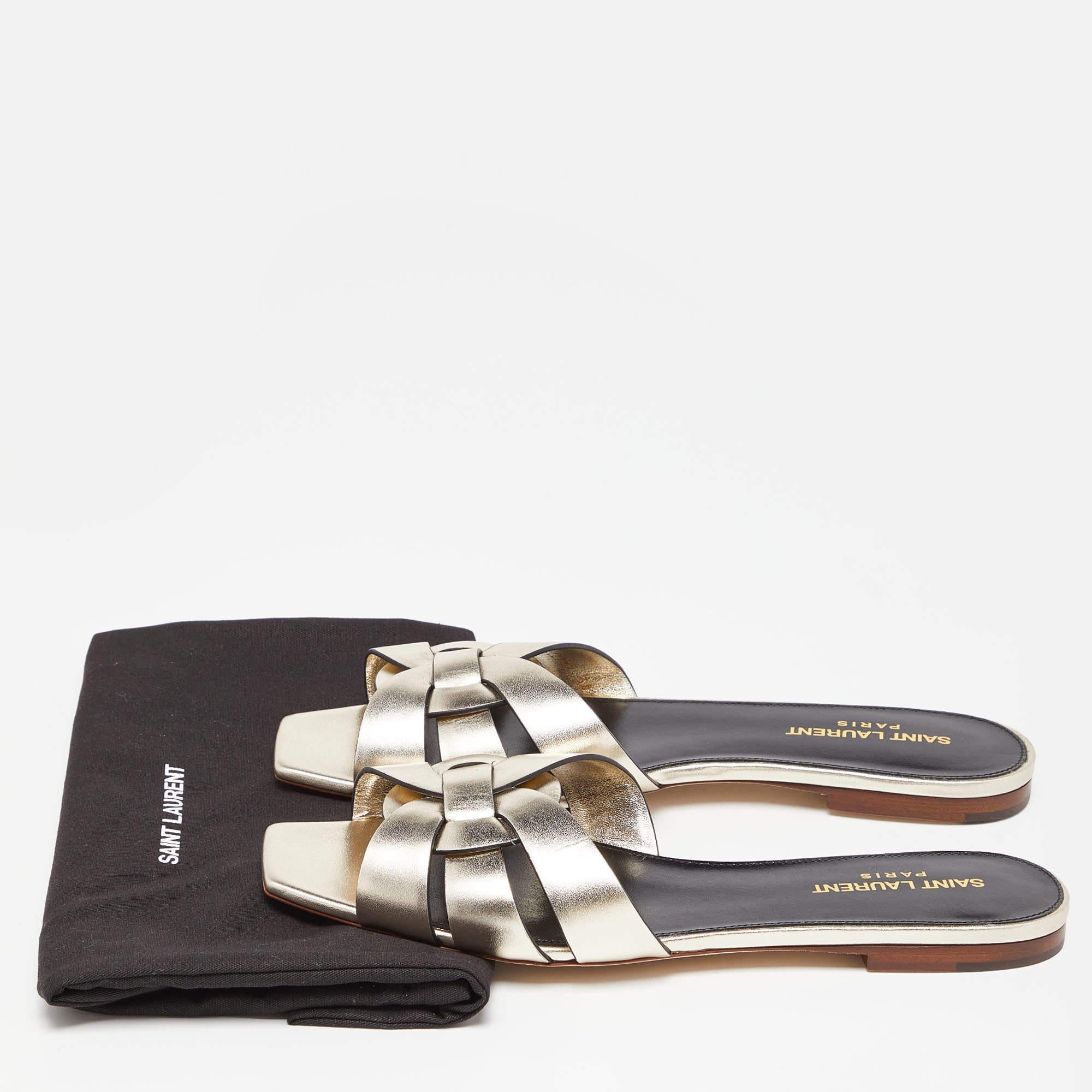 Saint Laurent Gold Leather Tribute Flat Slides Size 38.5 In Excellent Condition In Dubai, Al Qouz 2