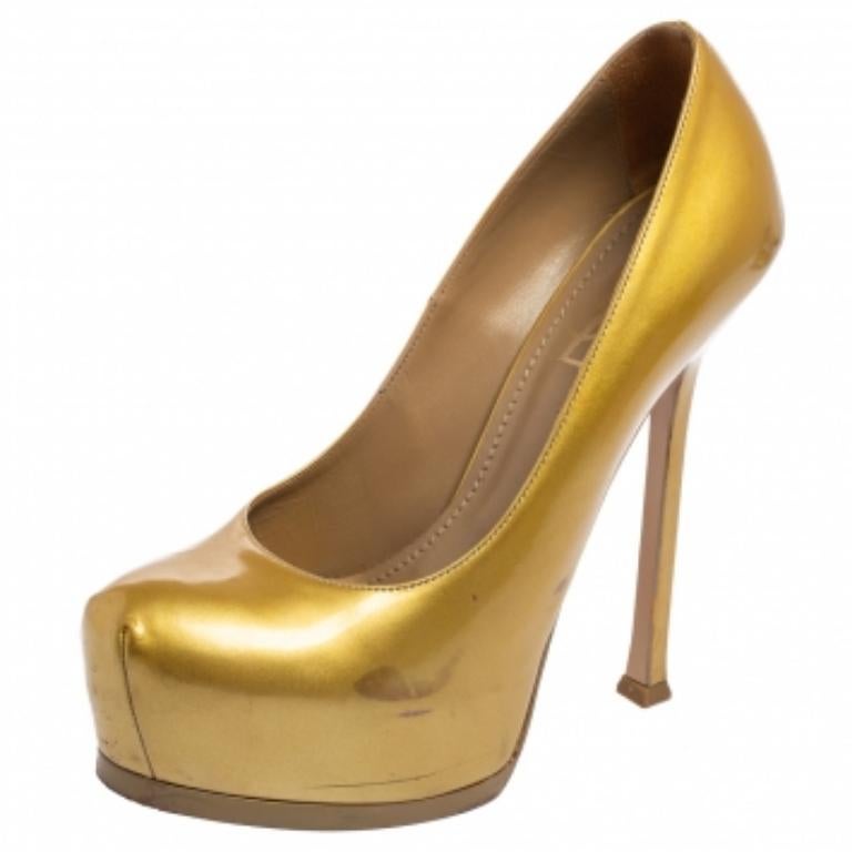 Saint Laurent Tribtoo escarpins à plateforme en cuir verni doré taille 37,5 Bon état - En vente à Dubai, Al Qouz 2