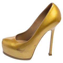 Saint Laurent - Pumps con piattaforma Tribtoo in pelle verniciata oro - misura 37,5