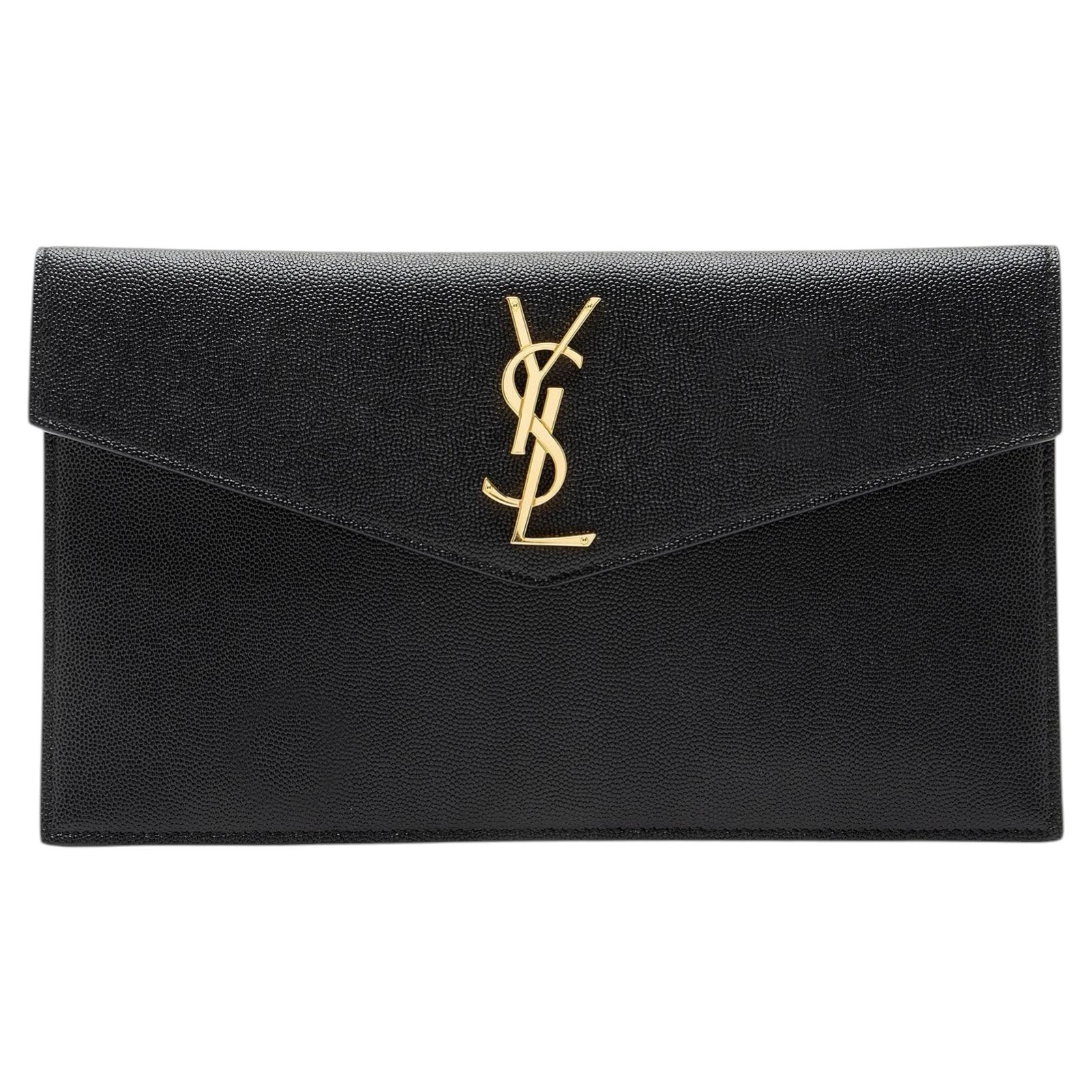 Bolso de mano tipo sobre «Grain de Poudre Monogram Uptown» de Saint Laurent
