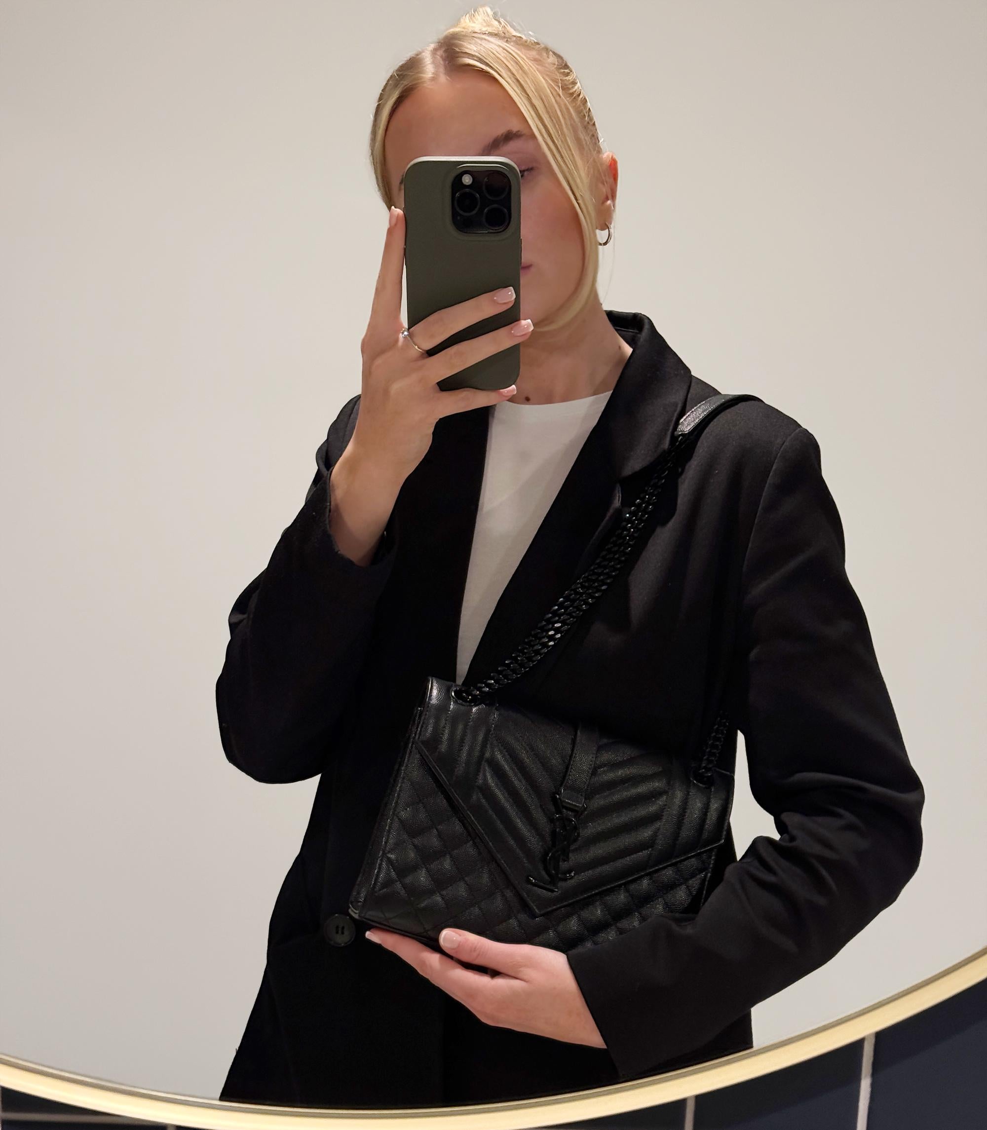 Saint Laurent Black Quilted Grained Calfskin Leather So Black Medium Envelope Bag

Product Details
Xupes Ref: HB5814
Brand: Saint Laurent
Model: Medium Envelope Bag
Type: Shoulder, Crossbody
Serial Number: ARS487206-1118
Age: 2018
RRP: