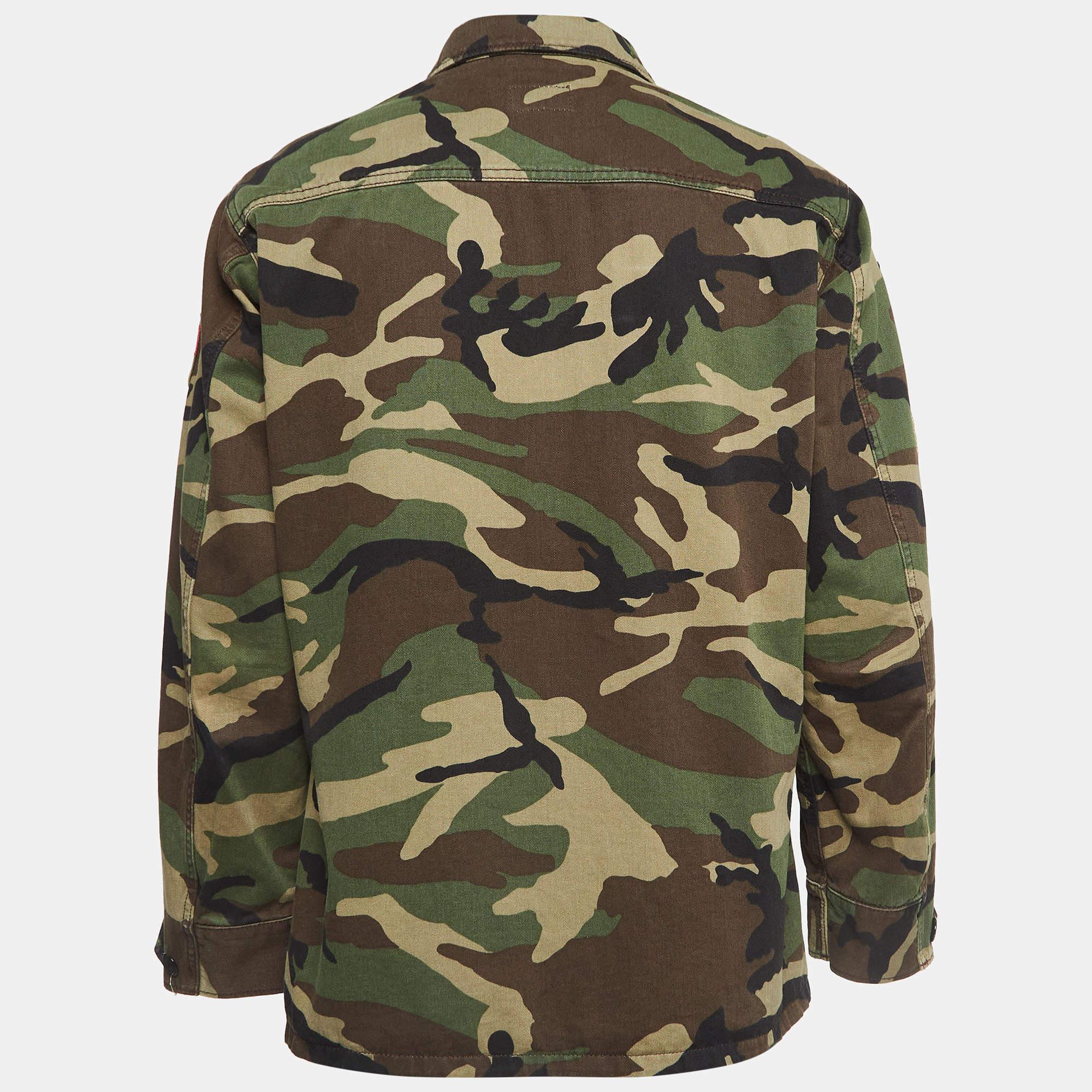 Questa giacca firmata è favolosa. È realizzata con materiali pregiati e presenta maniche lunghe. Abbinalo a pantaloni e scarpe da ginnastica per un look cool.
