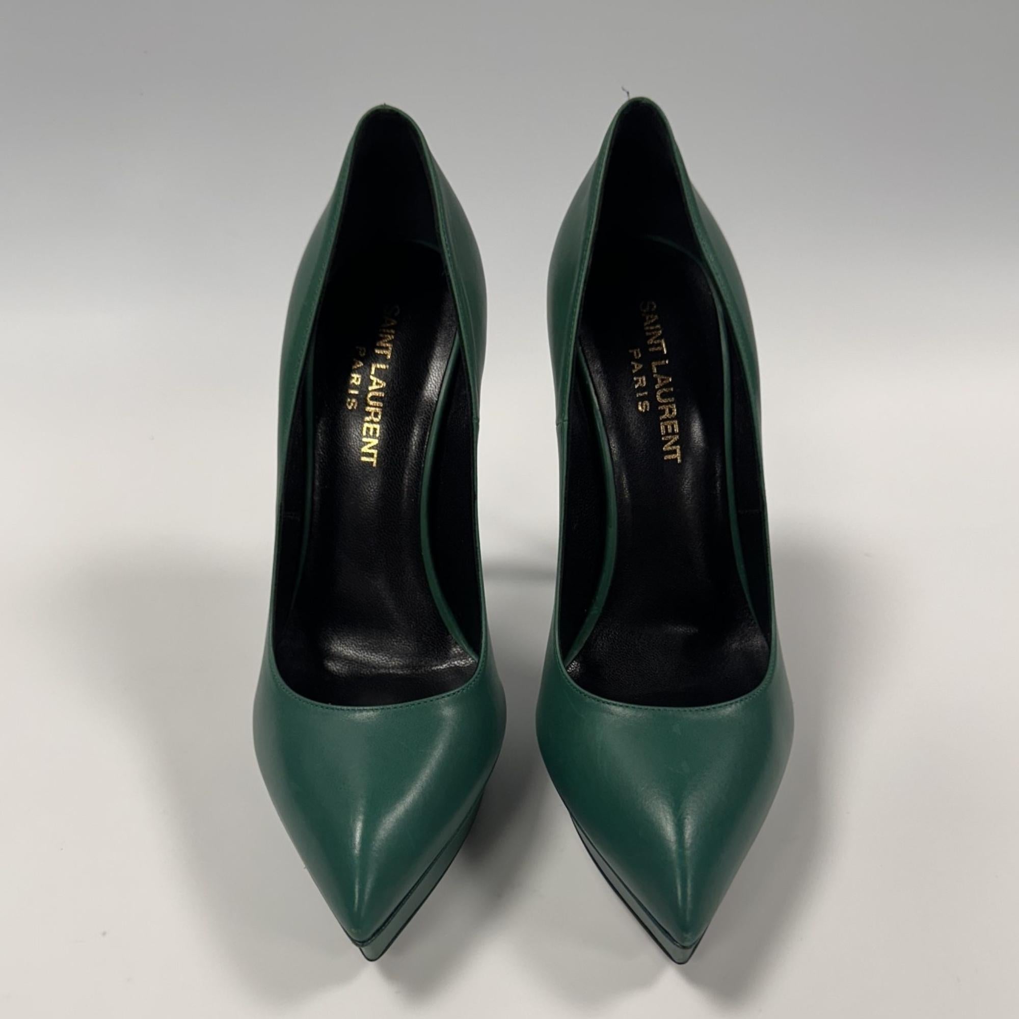 Color: Green
Material: Leather
Item Code: 320221
Size: 37 EU / X US
Heel Height: 120 mm / 47”
Condition: Good. Faint hairline marks to leather. Light scratches and stains to the under soles.
Comes With: Dust Bag And Box 

Made in Italy