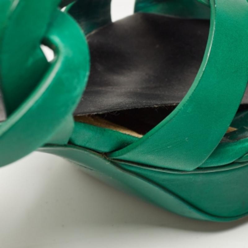 Saint Laurent Tribute-Sandalen aus grünem Leder Größe 38 im Zustand „Relativ gut“ im Angebot in Dubai, Al Qouz 2