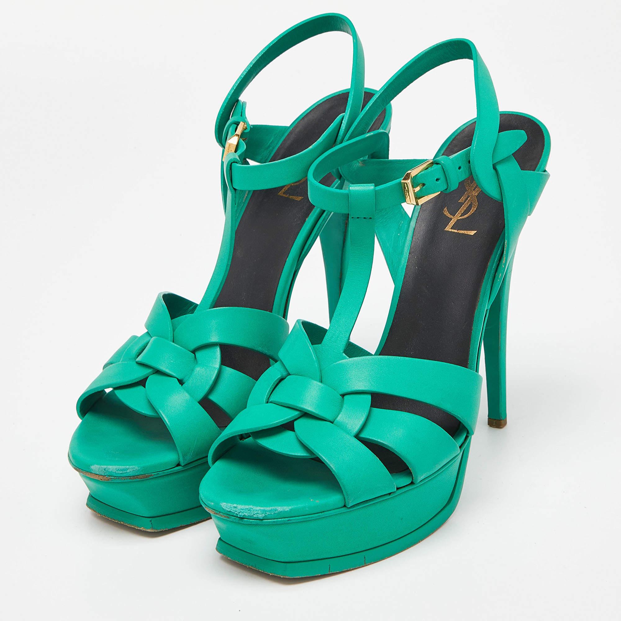 The fashionista in you will fall in love with these Saint Laurent Tribute sandals. They are made from leather with intertwined straps on the vamps and ankle buckle closure. The gold-tone hardware, 14.5cm heels, and platform give this pair a fine