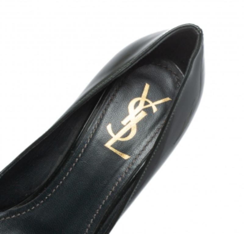 Saint Laurent Green Patent Leather Pumps Size 38.5 In Good Condition For Sale In Dubai, Al Qouz 2