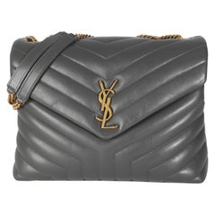 Saint Laurent Borsa media trapuntata in pelle di vitello grigia con catena Loulou