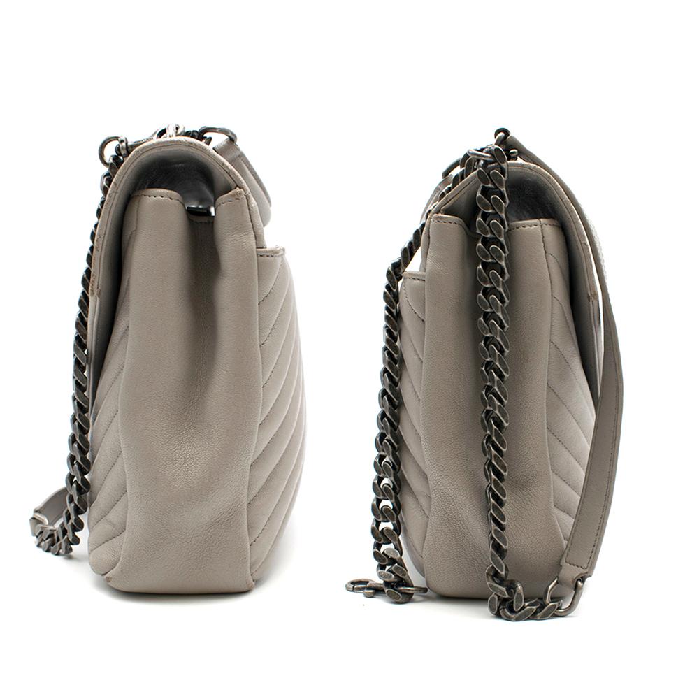 Saint Laurent Grey Chevron Quilted Leather College Bag

Light grey quilted leather
Dust bag included 
One rear flat pocket
Two compartments, 
one flat pocket 
one middle zip pocket in interior 
Long chain strap 
short flat handle
Flap top 
Magnetic