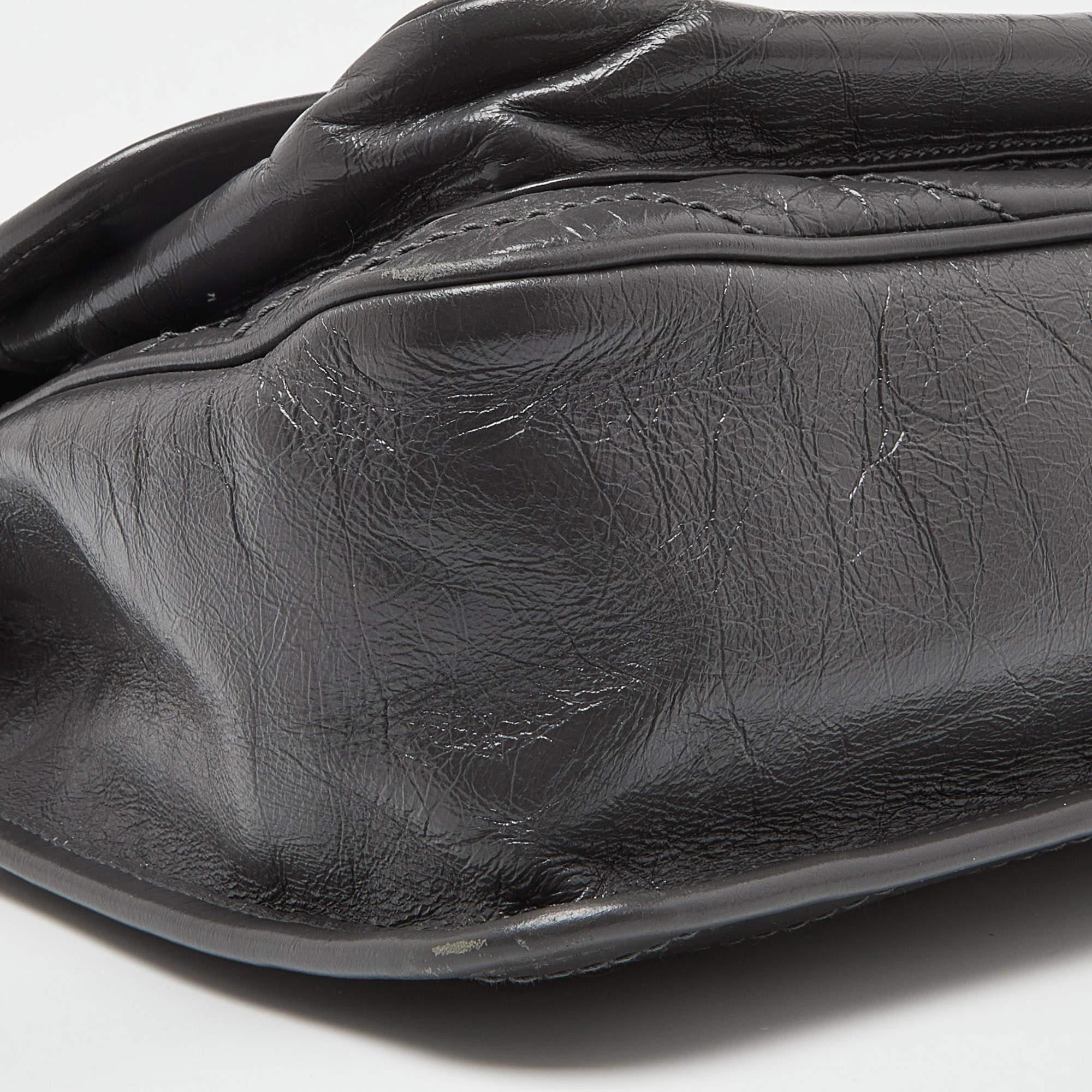 Saint Laurent Grey Crinkled Leather Medium Niki Shoulder Bag For Sale 5