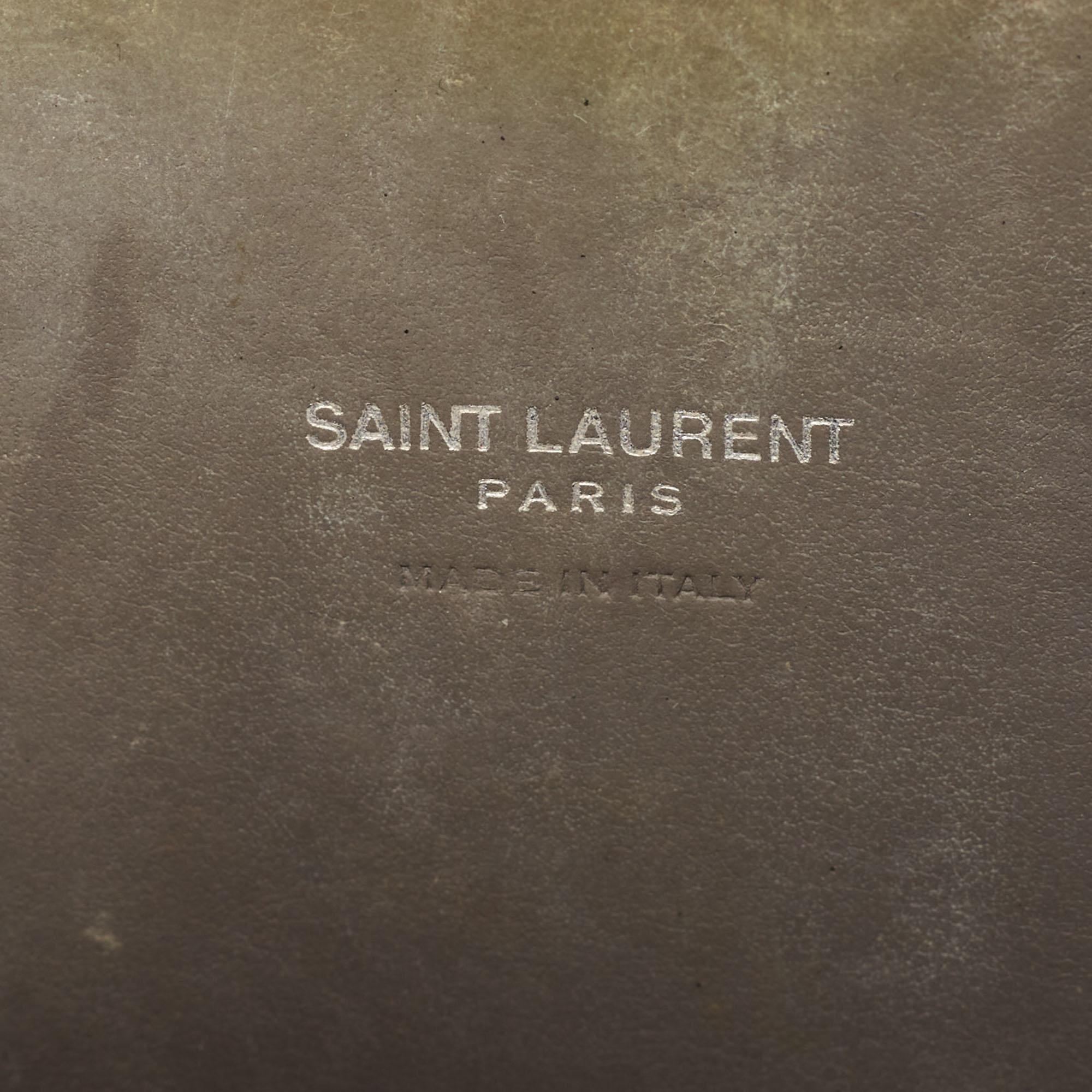 Saint Laurent Graue Nano Classic Sac De Jour Tragetasche aus Leder mit Krokodillederprägung im Angebot 2