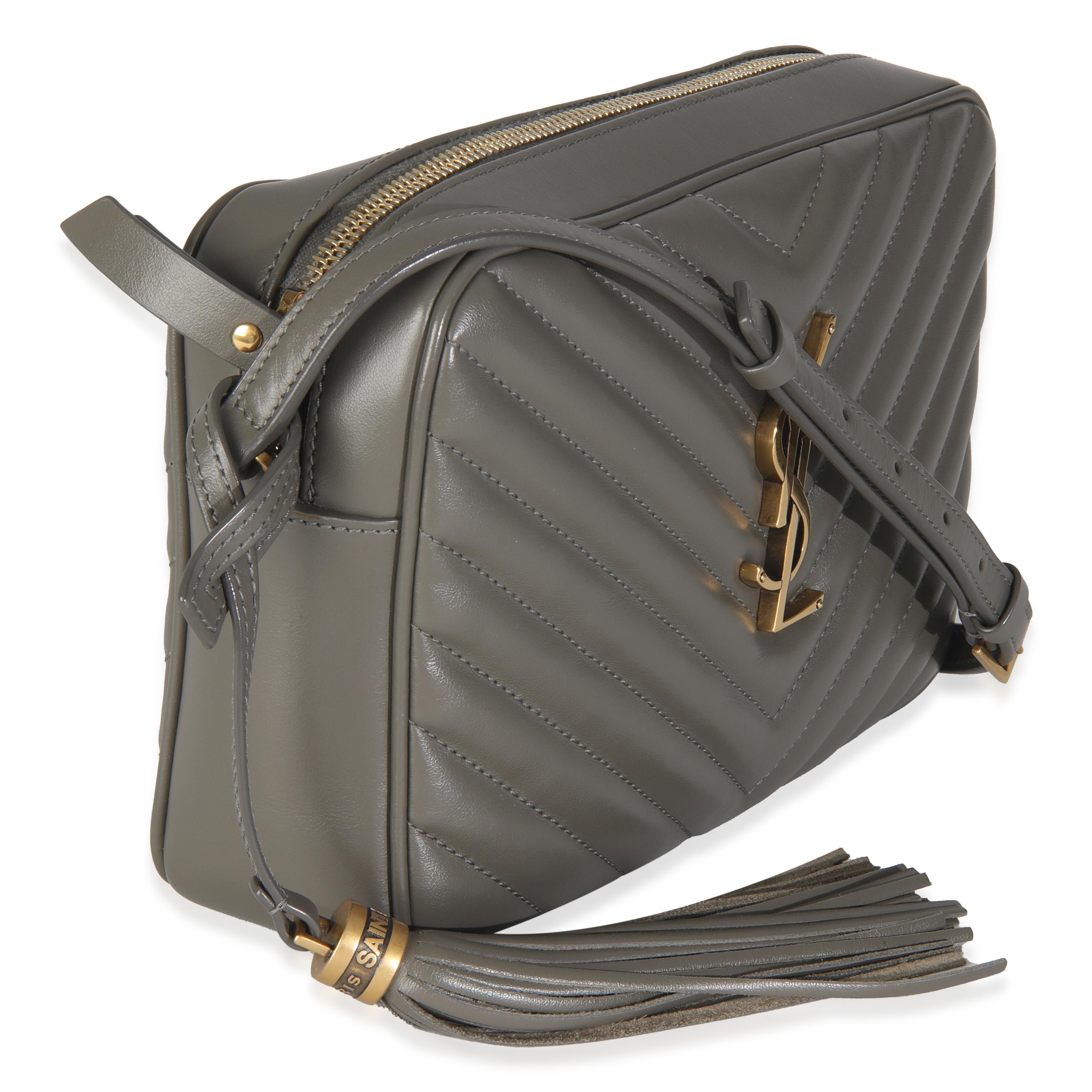 Saint Laurent Bolso Cámara Monograma Lou Gris Kaki Piel de Becerro Matelassé en Excelente estado para la venta en New York, NY