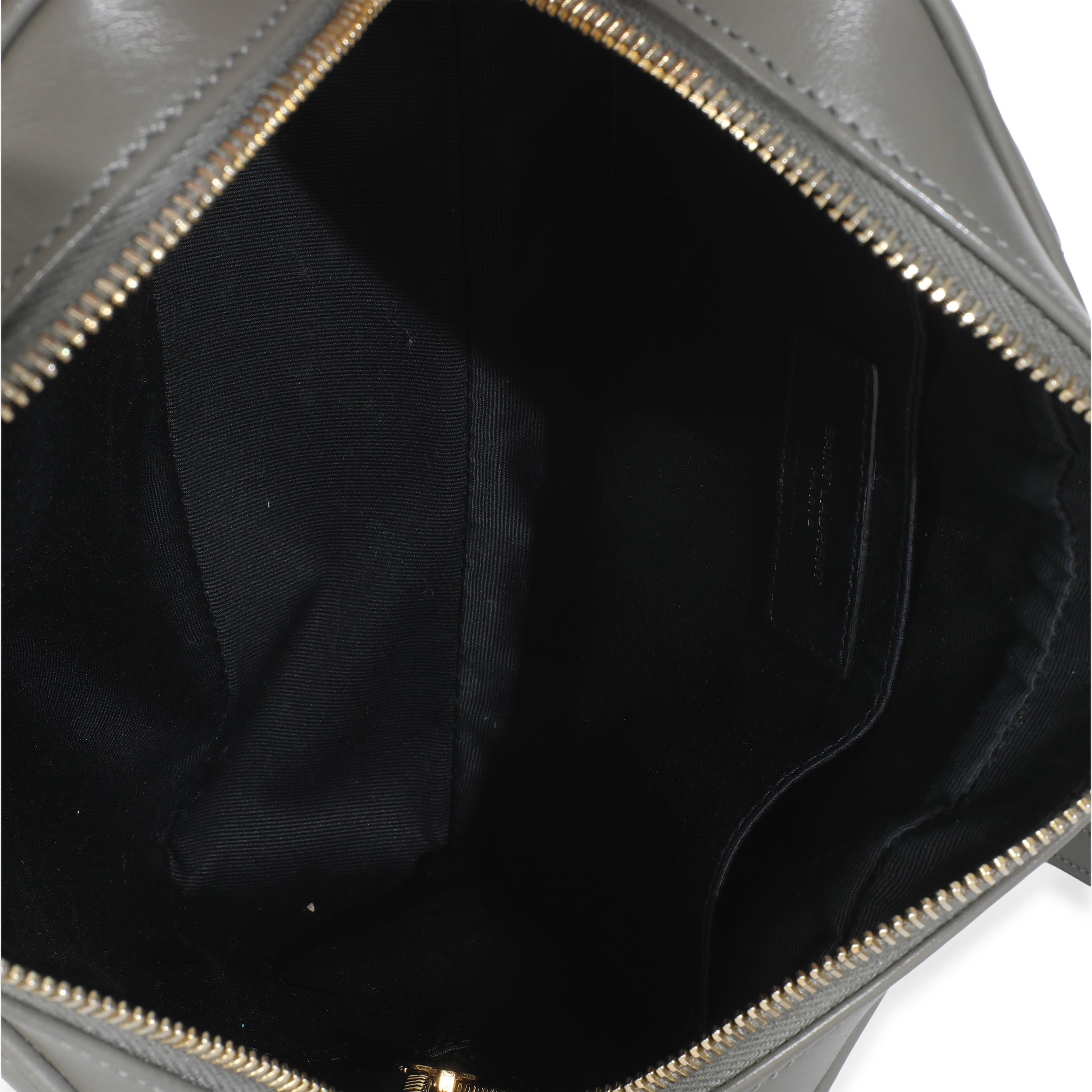 Saint Laurent Bolso Cámara Monograma Lou Gris Kaki Piel de Becerro Matelassé en venta 2