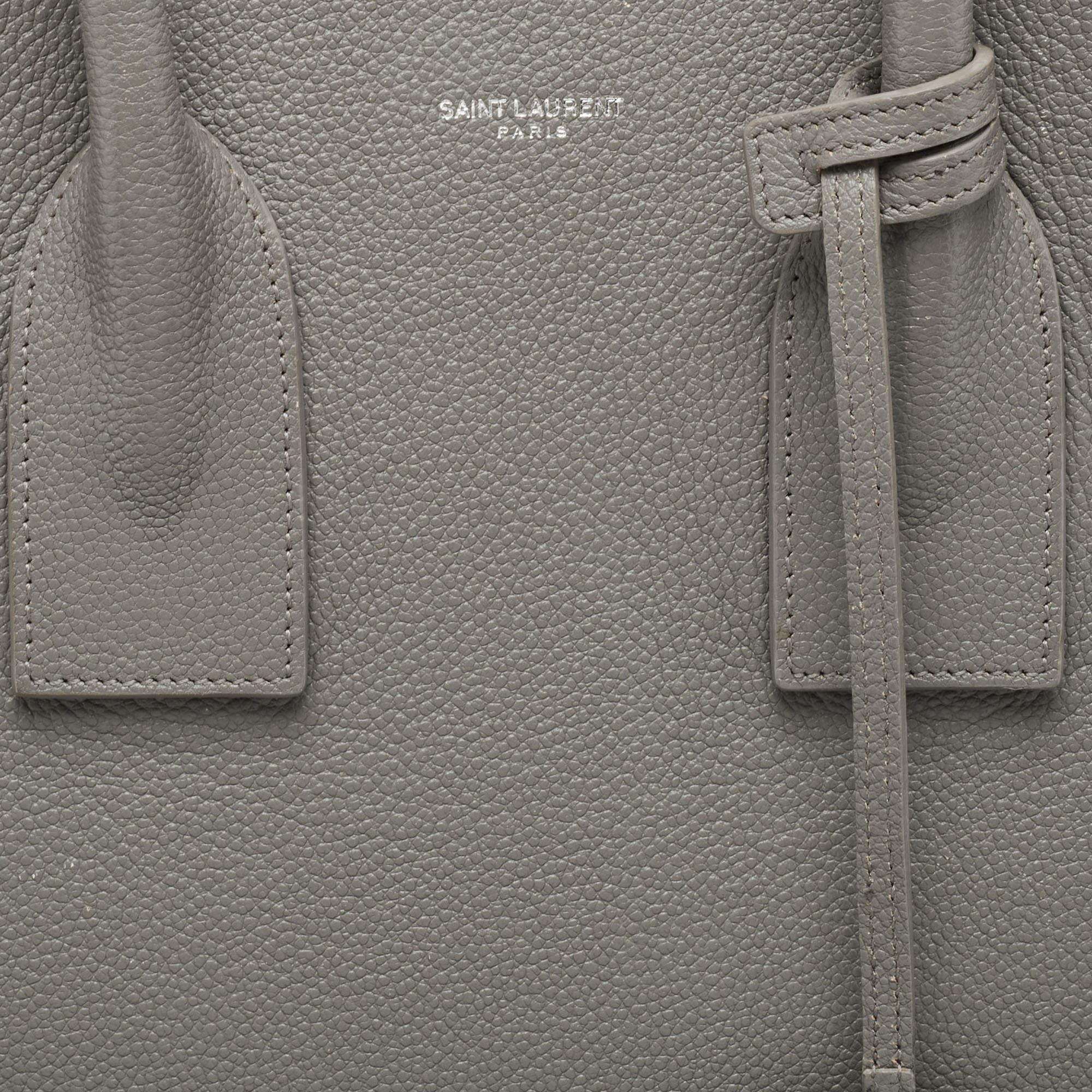 Women's Saint Laurent Grey Leather Small Classic Sac De Jour Tote For Sale