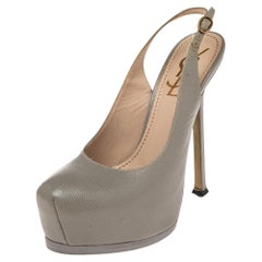 Saint Laurent Tribtoo-Plateausandalen aus grauem Leder mit Slingback, Größe 35