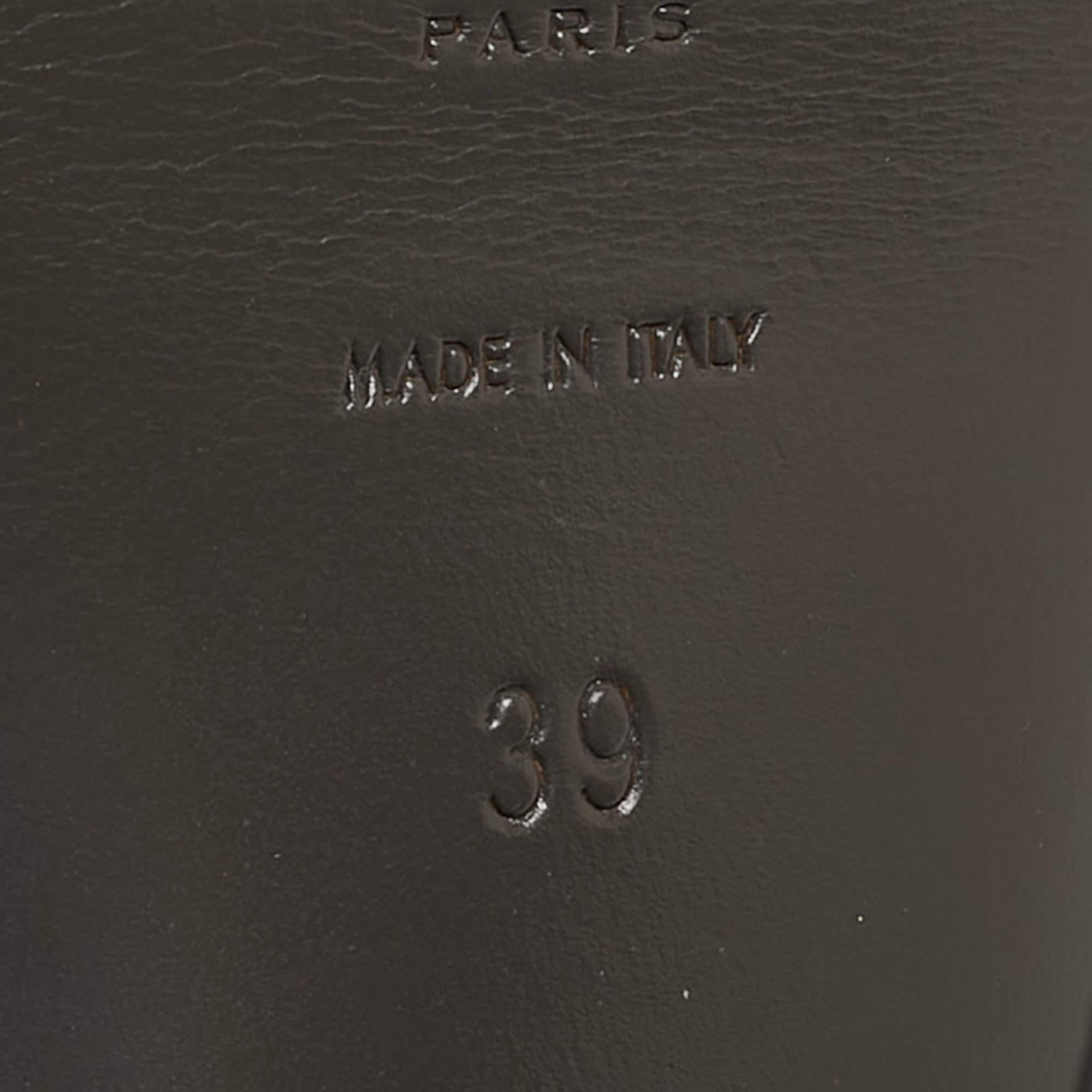 Women's Saint Laurent Grey Leather Tribute Sandals Size 39 For Sale