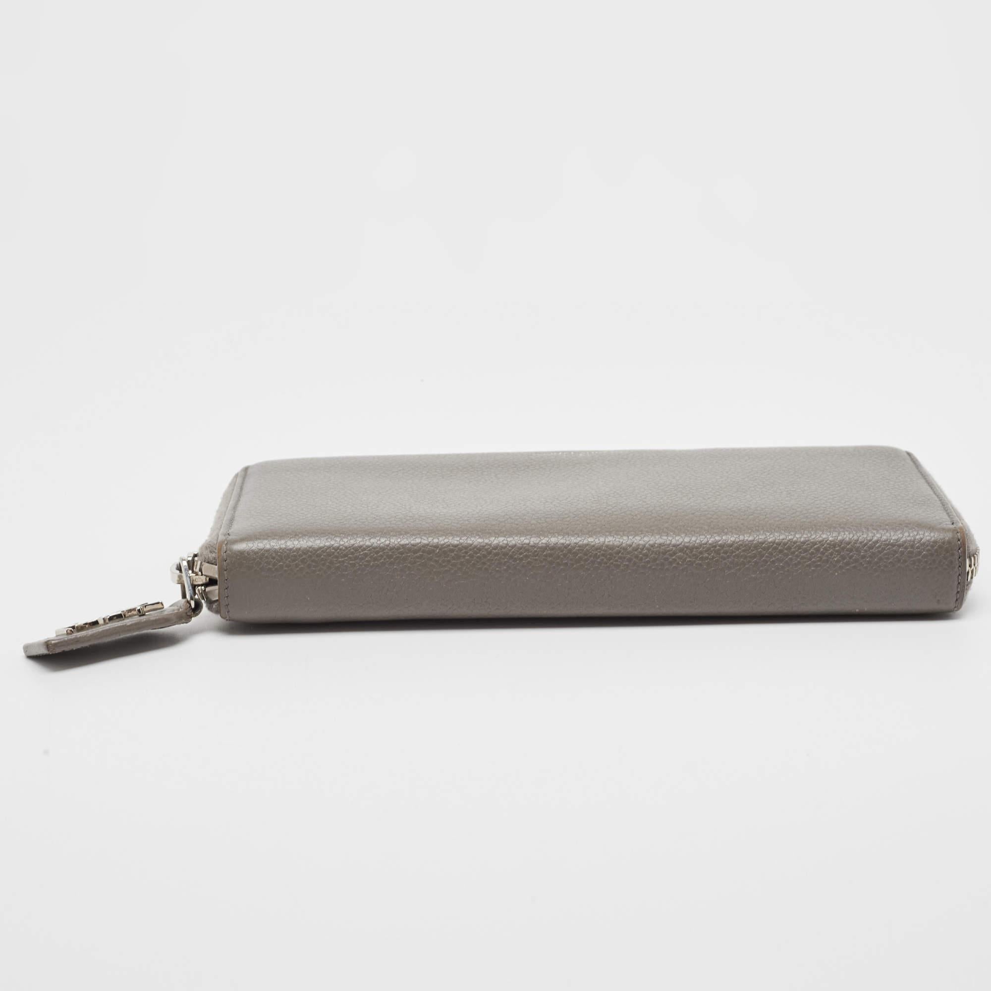 Saint Laurent Graue Leder Brieftasche mit Reißverschluss Damen im Angebot