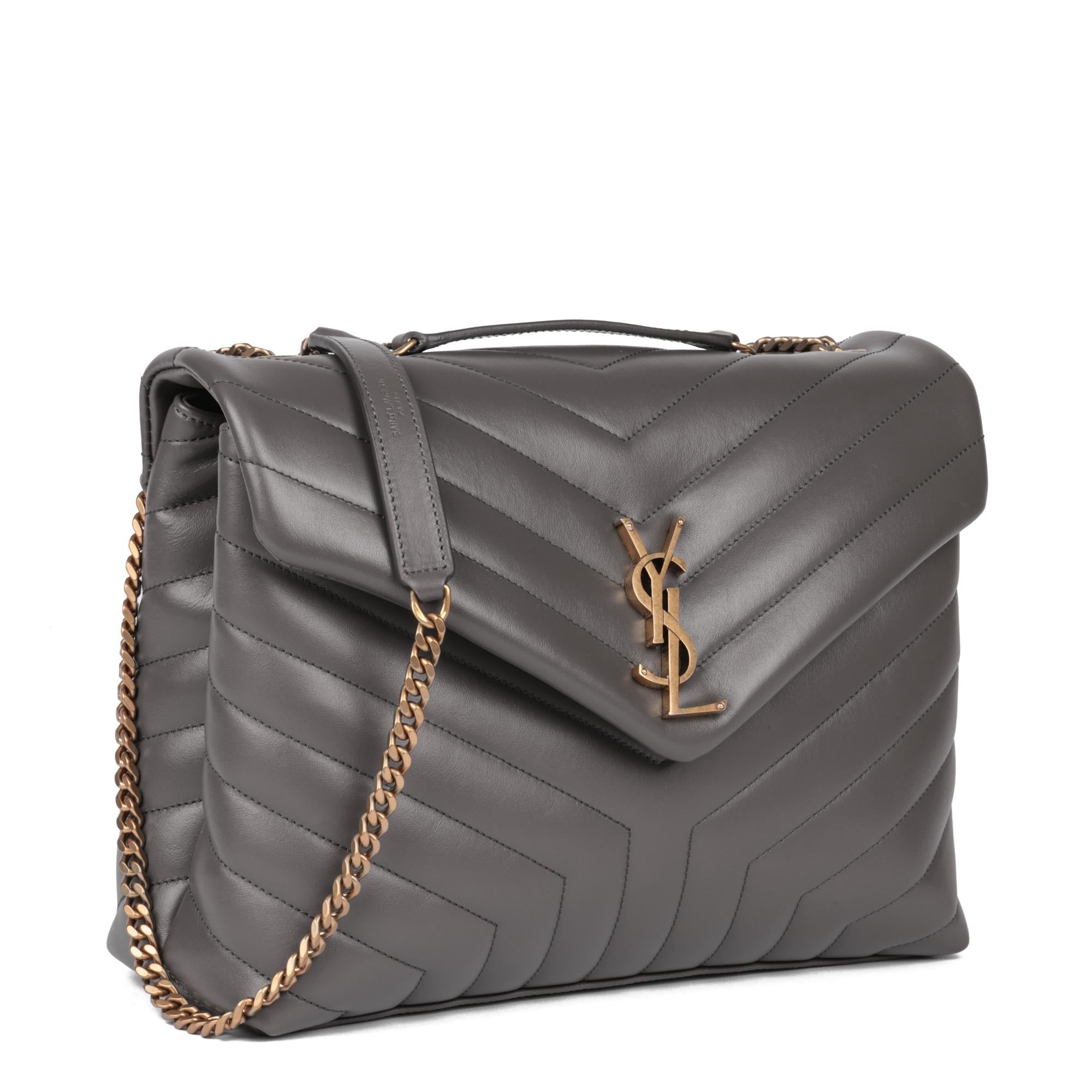 SAINT LAURENT
Grey Y Quilted Calfskin Leather Medium Loulou

Serial Number: PMR574946.0221
Age (Circa): 2022
Accompanied By: Saint Laurent Dust Bag, Care Card
Authenticity Details: Date Stamp (Made in Italy)
Gender: Ladies
Type: Shoulder,