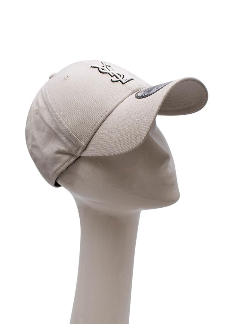 Saint Laurent - Chapeau de baseball gris avec monogramme YSL de la nouvelle  ère - OS En vente sur 1stDibs | casquette ysl, casquette yves saint laurent