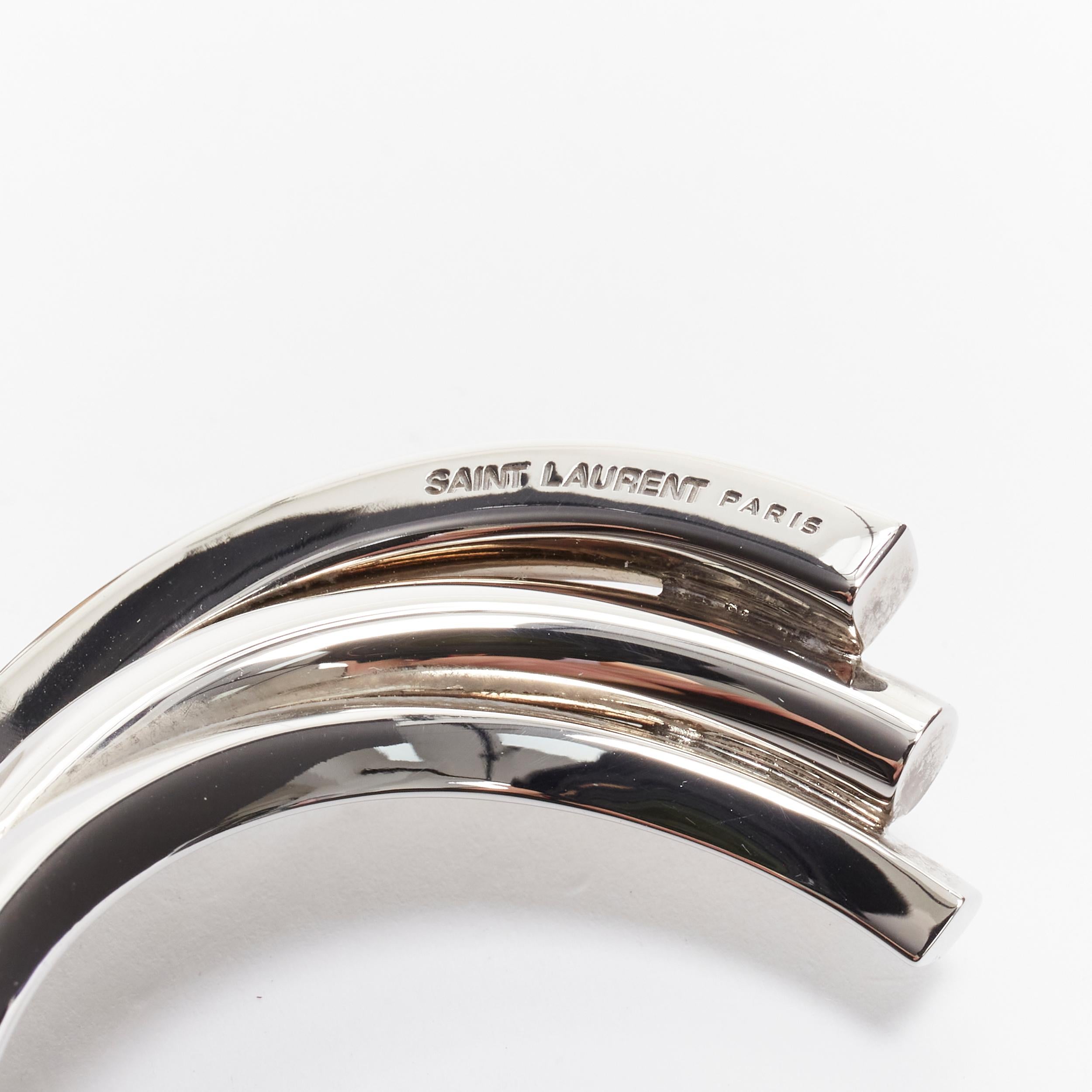 SAINT LAURENT Bracelet manchette architectural à triple torsion en laiton argenté Hedi Slimane en vente 5