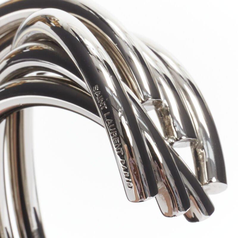 SAINT LAURENT Hedi Slimane Bracelet manchette torsadé en métal argenté à structure architecturale en vente 6