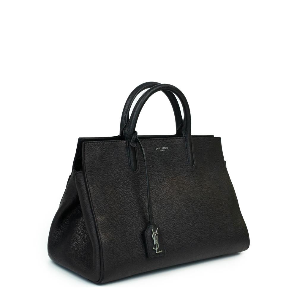 - Designer: SAINT LAURENT
- Condition: Very good condition. Few scratches
- Accessories: Dustbag
- Measurements: Width: 30cm , Height: 20cm , Depth: 15cm , Strap: 117cm 
- Exterior Material: Leather
- Exterior Color: Black
- Interior Material: